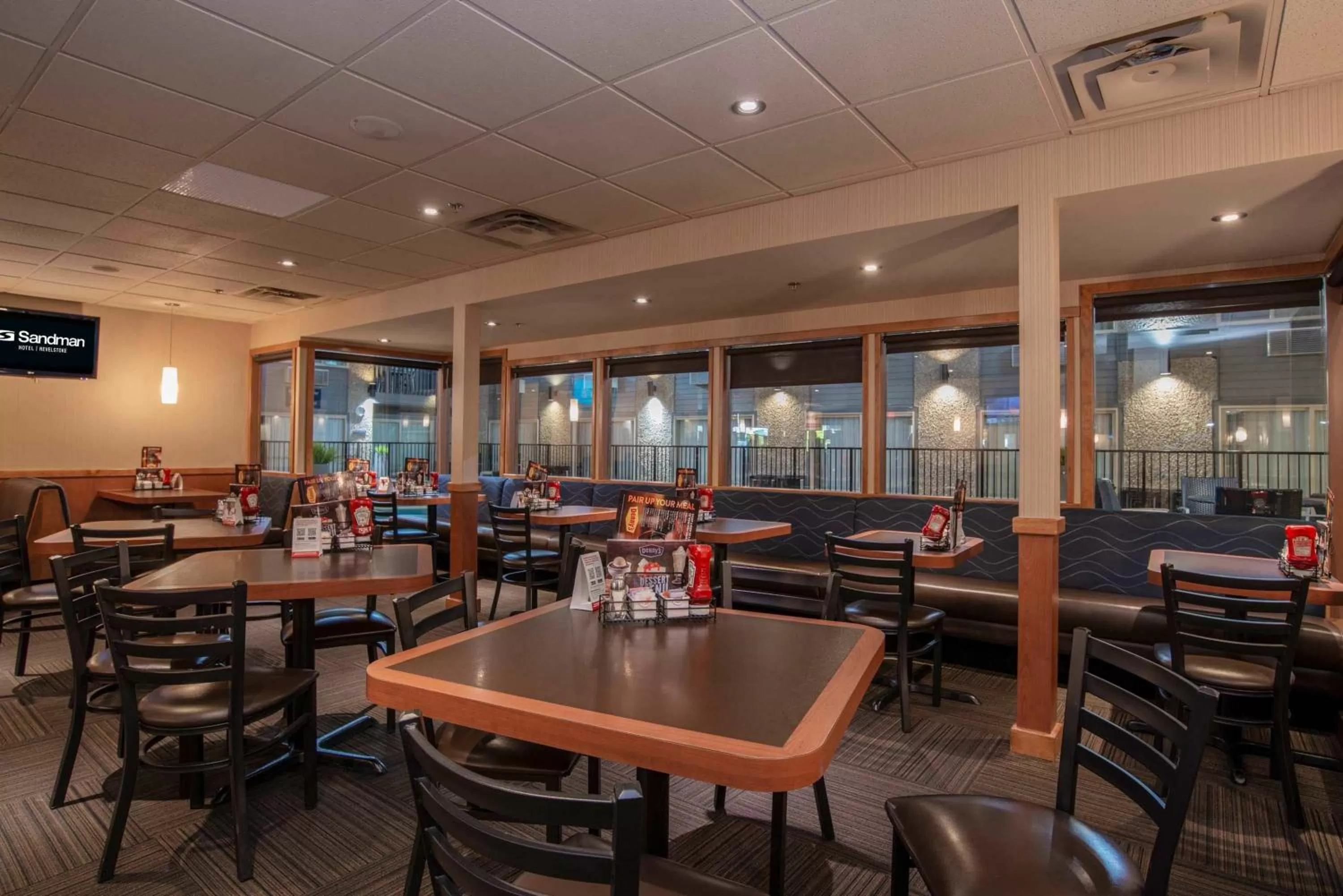 Restaurant/places to eat in Sandman Hotel Revelstoke