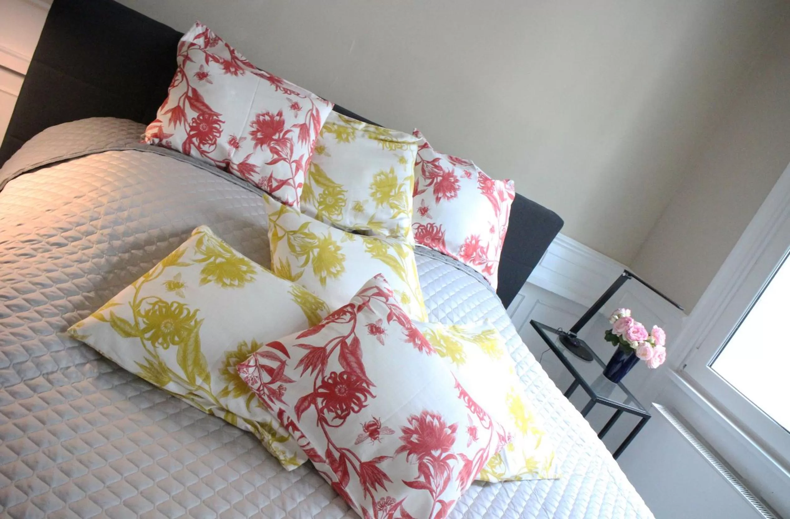 Photo of the whole room, Bed in Central Hotel bel étage