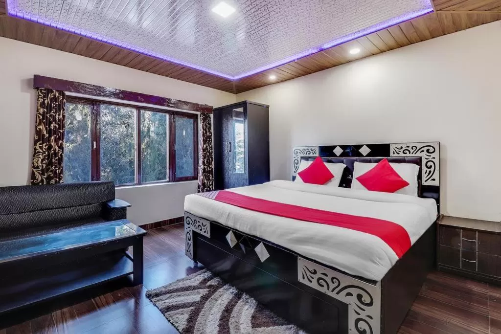Bedroom, Bed in Hotel Himdhara, Dalhousie