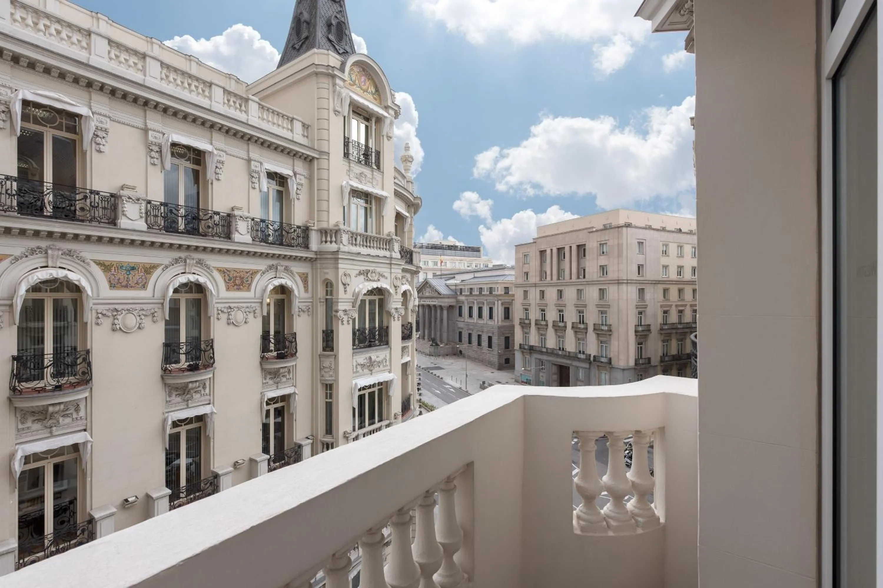 Premium Guest room with 2 Twin Beds, Street View in The Westin Palace, Madrid
