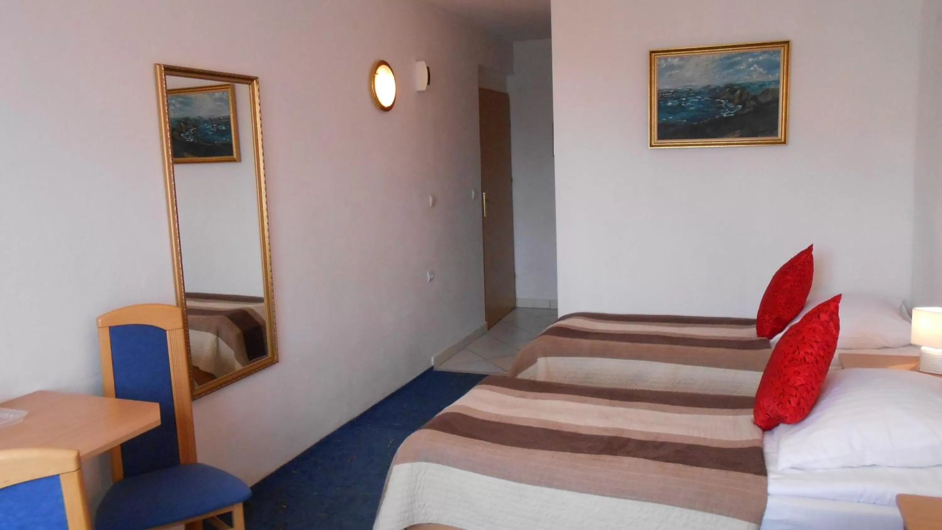 Photo of the whole room, Bed in Hotel As