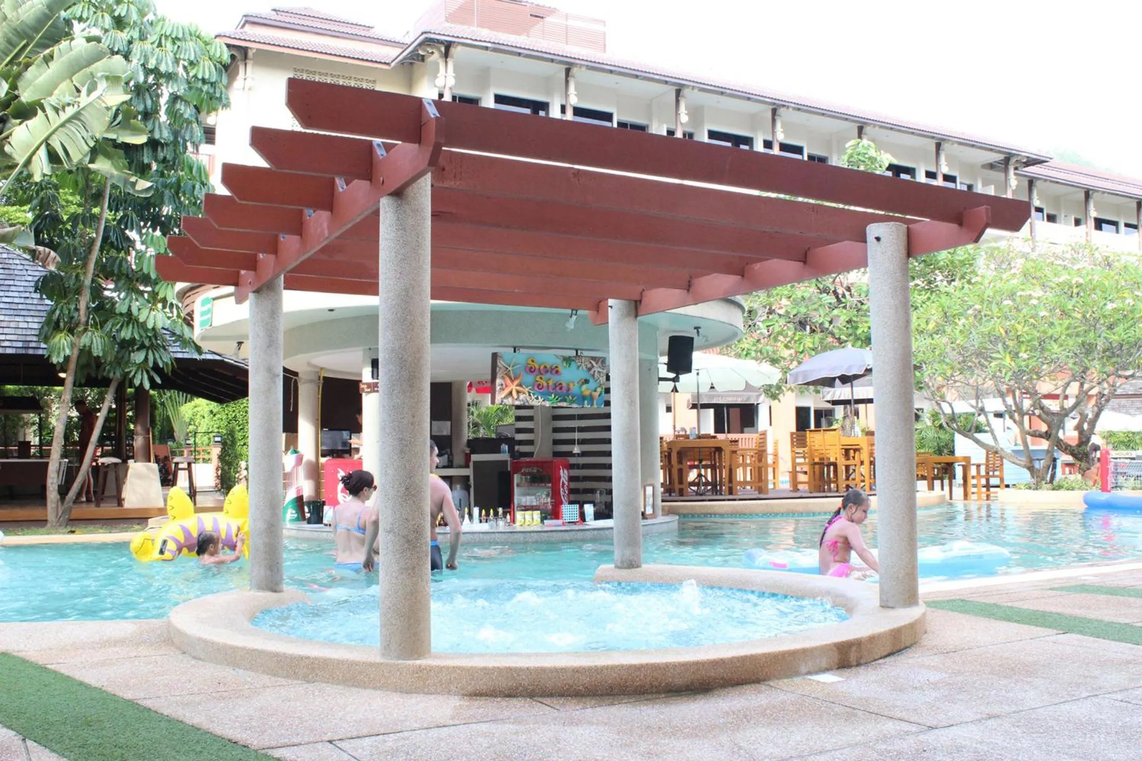 Lounge or bar in Kata Sea Breeze Resort - SHA Plus