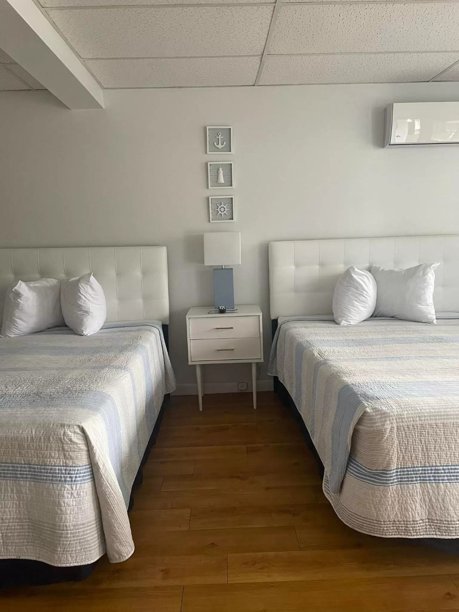 Bed in The Grand Beach Inn