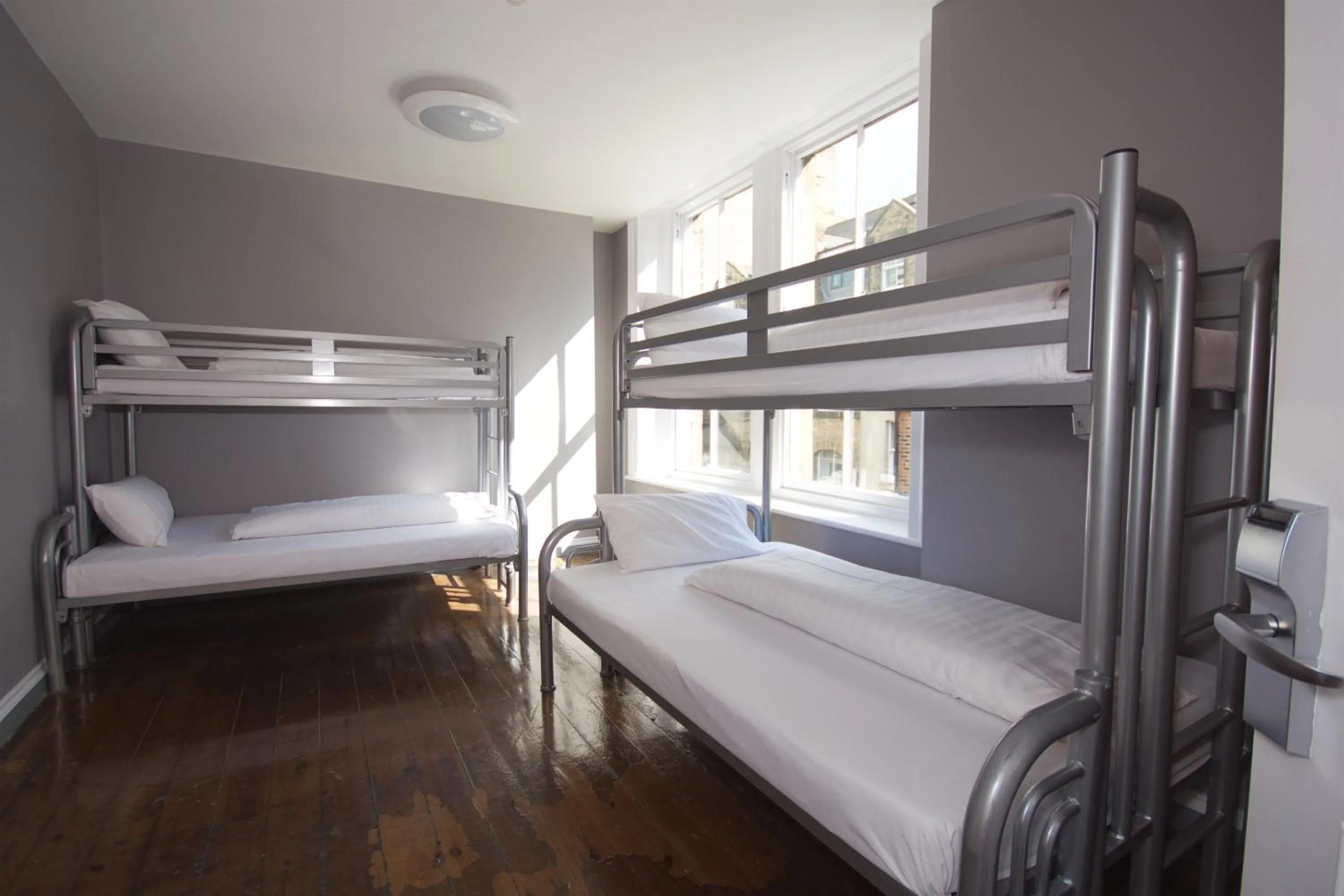 Bedroom, Bed in Albatross Hostel