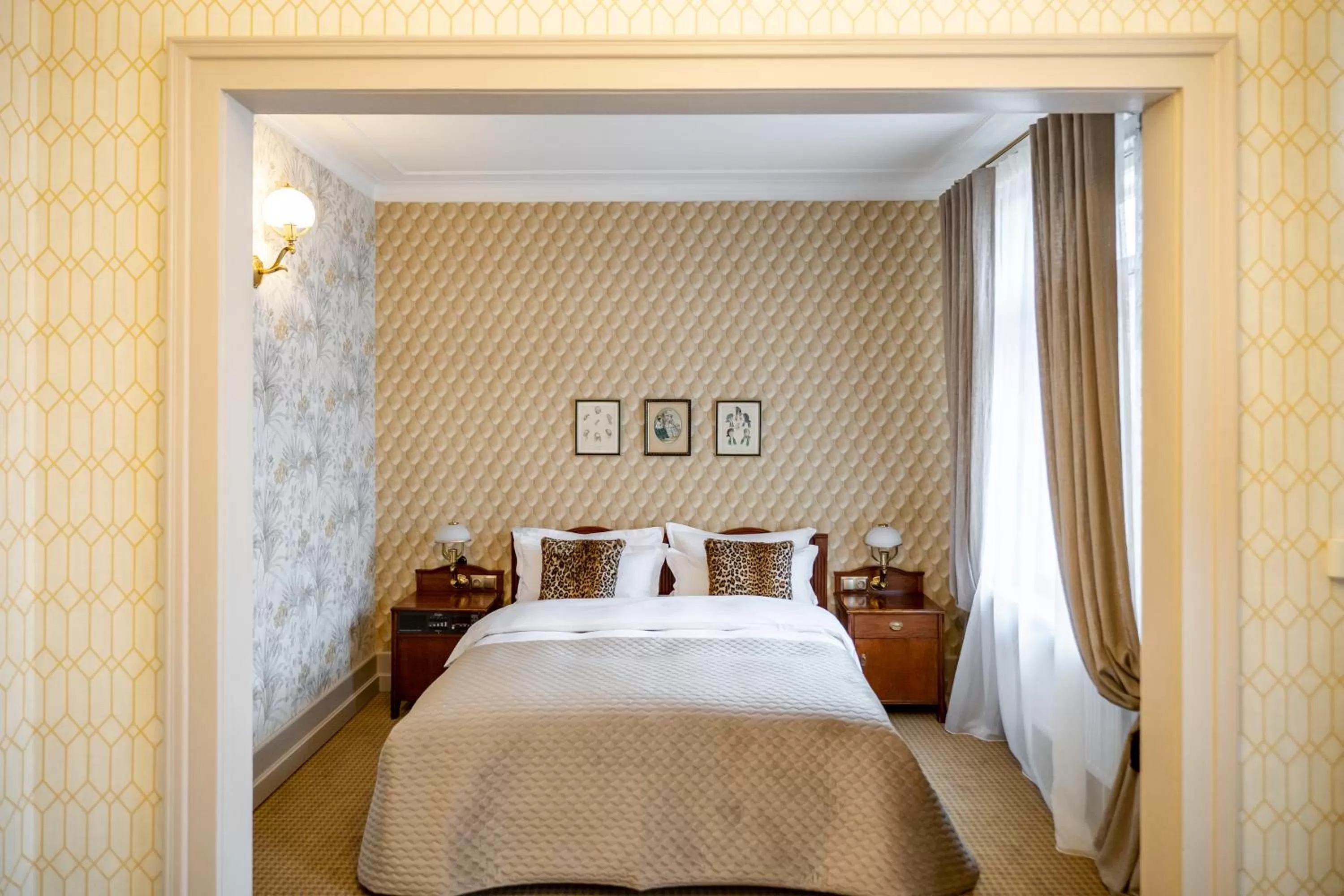 Bed in Hotel H15 Francuski Old Town - Destigo Hotels