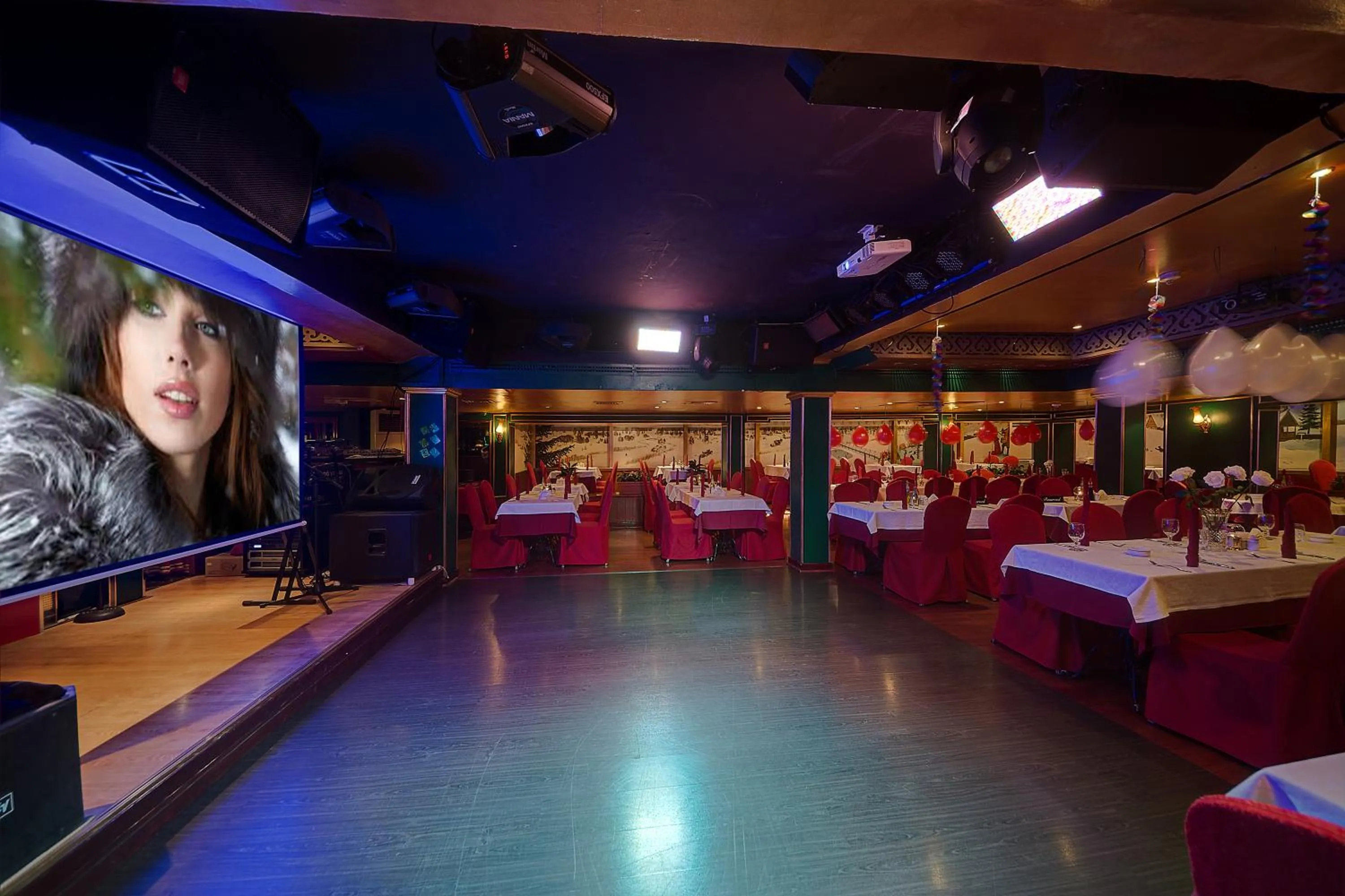 Restaurant/places to eat in Ascot Hotel