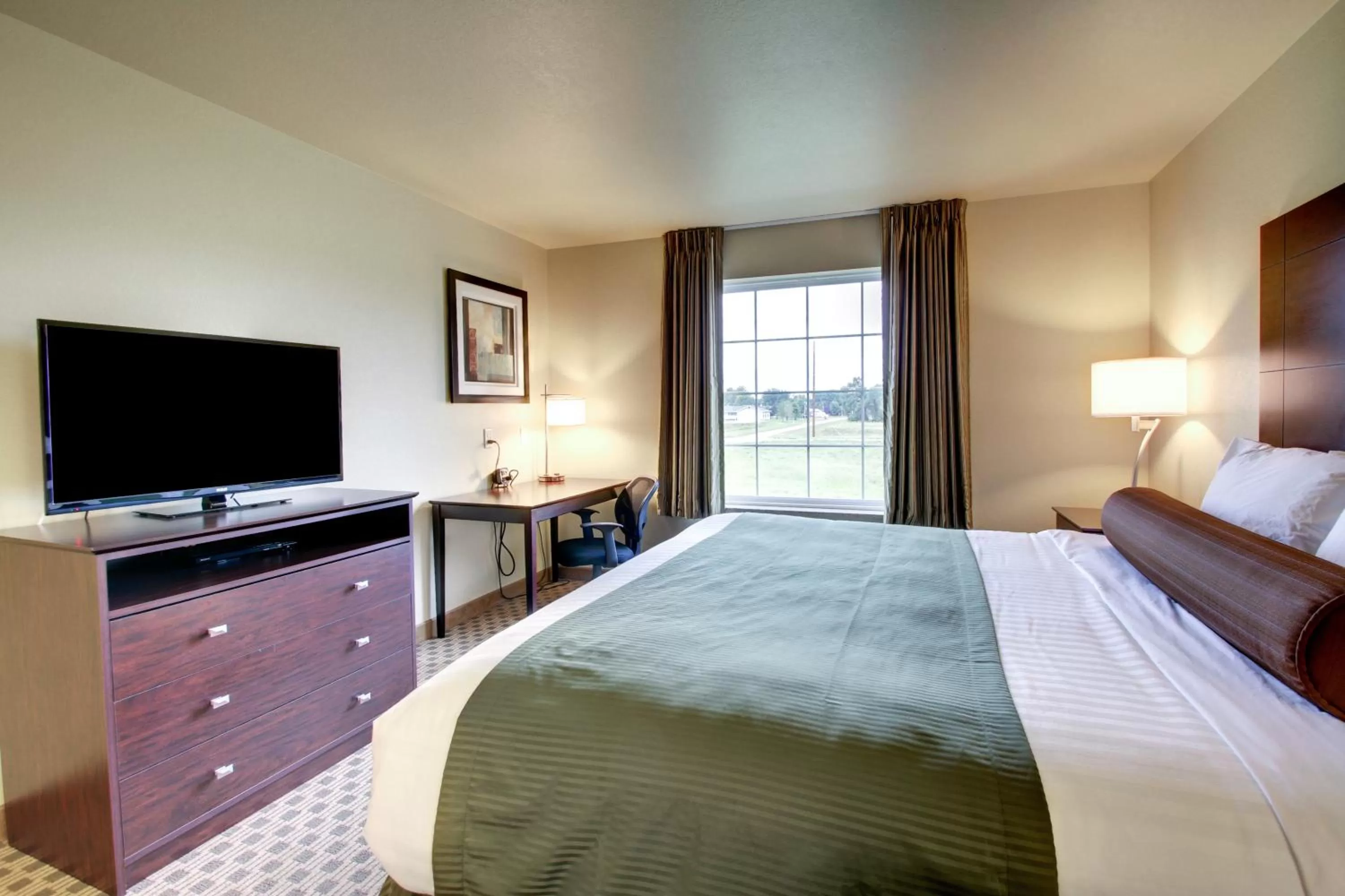 Decorative detail, Bed in Cobblestone Inn & Suites - Schuyler