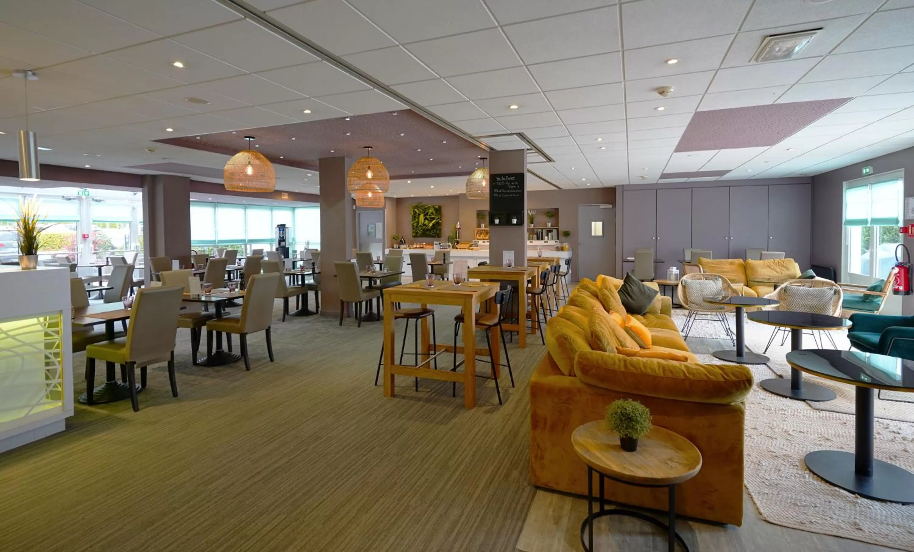 Restaurant/places to eat in Hôtel Best Western The Wish Versailles