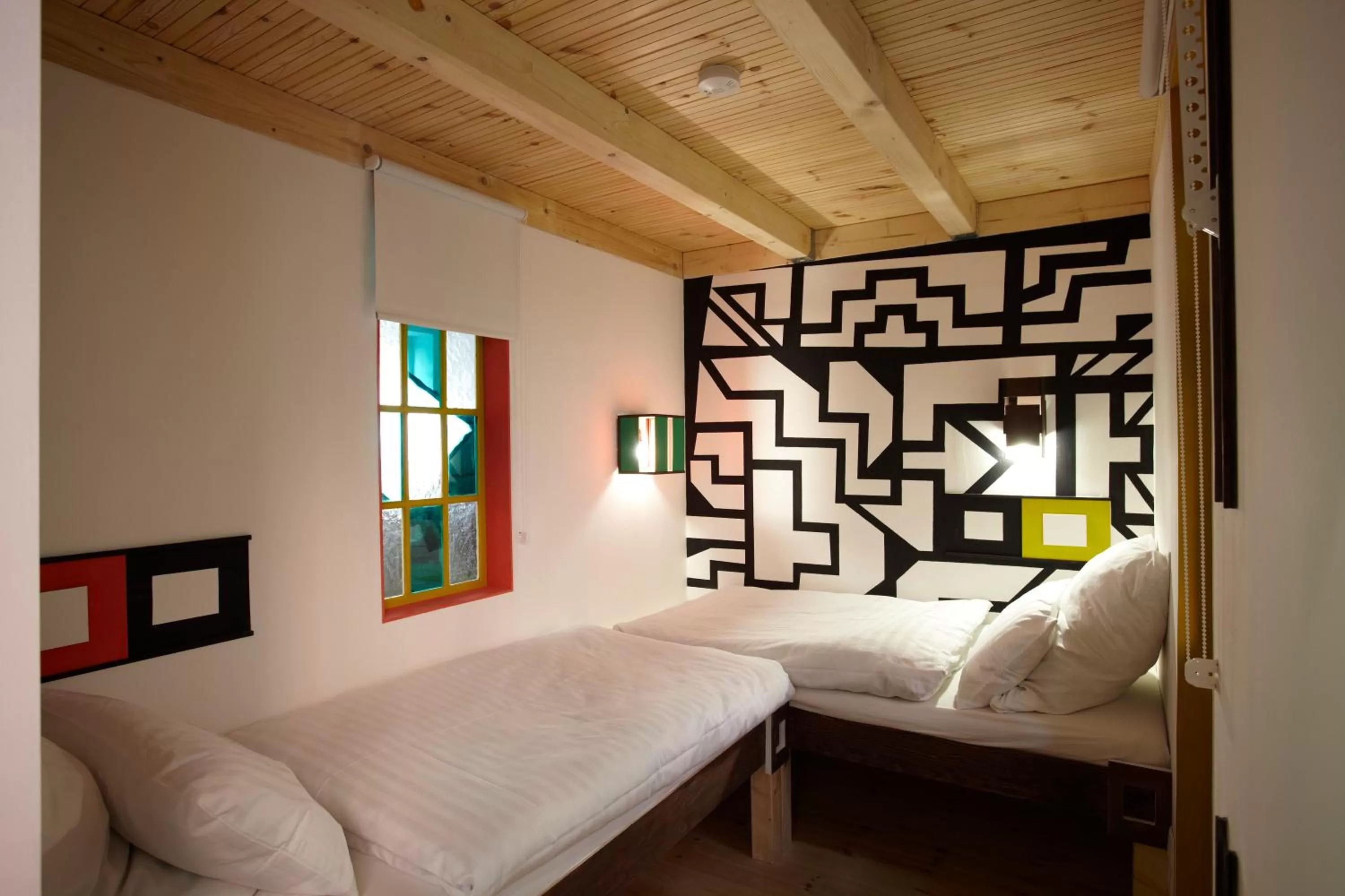 Photo of the whole room, Bed in Hüttenpalast