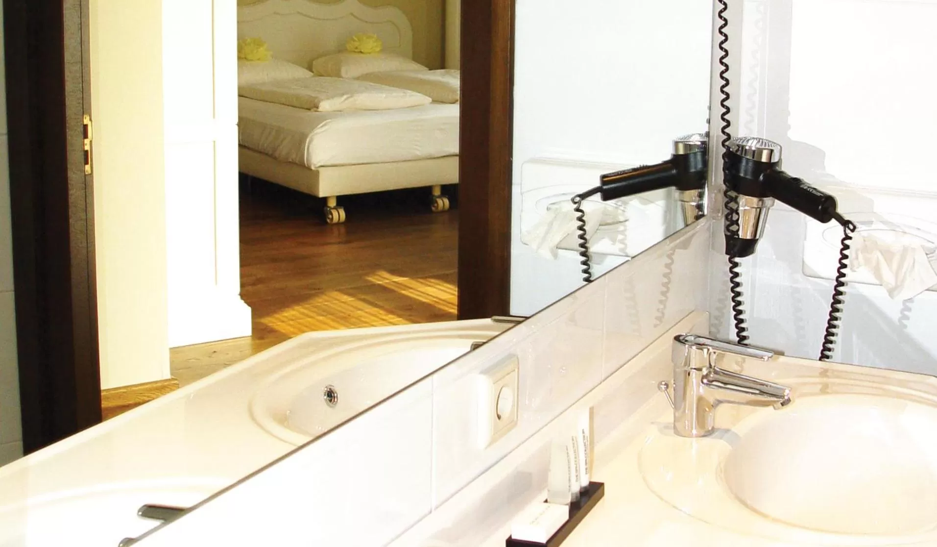 Bathroom, Bed in Hotel Huys van Heusden