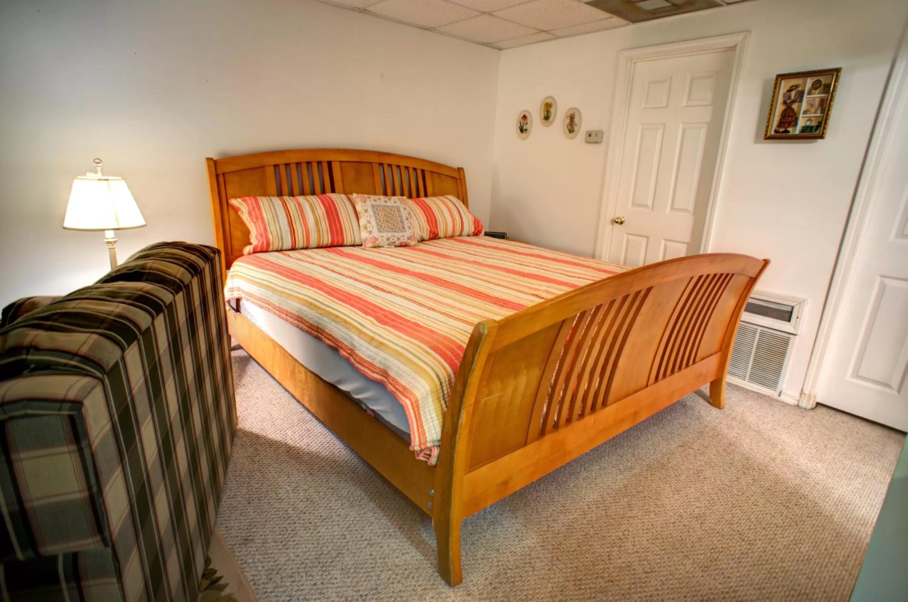 Bed in Paradise Hills, Winery Resort & Spa