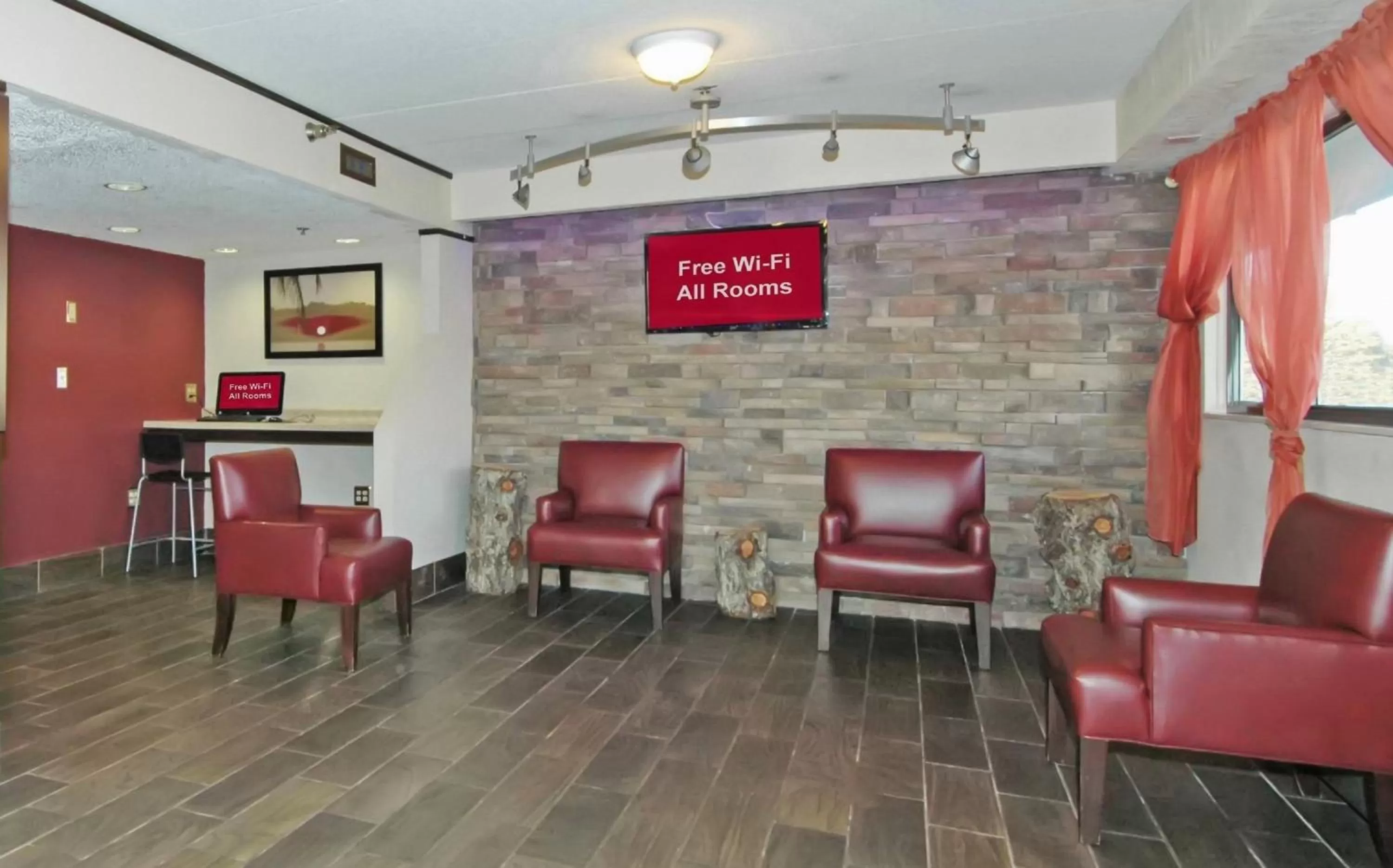 Lobby or reception in Red Roof PLUS Chicago - Hoffman Estates