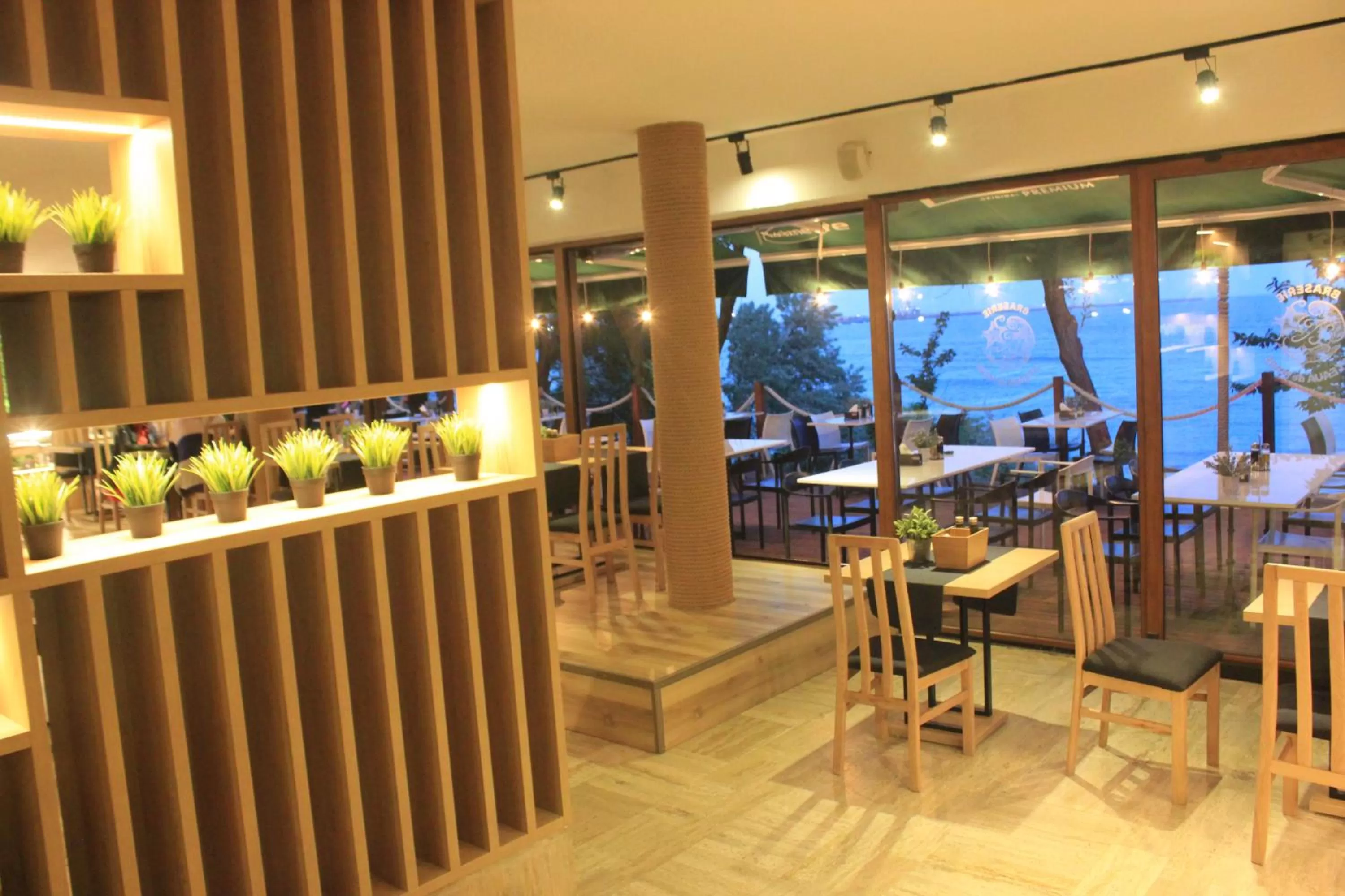 Restaurant/places to eat in Aqvatonic Hotel - Steaua de Mare