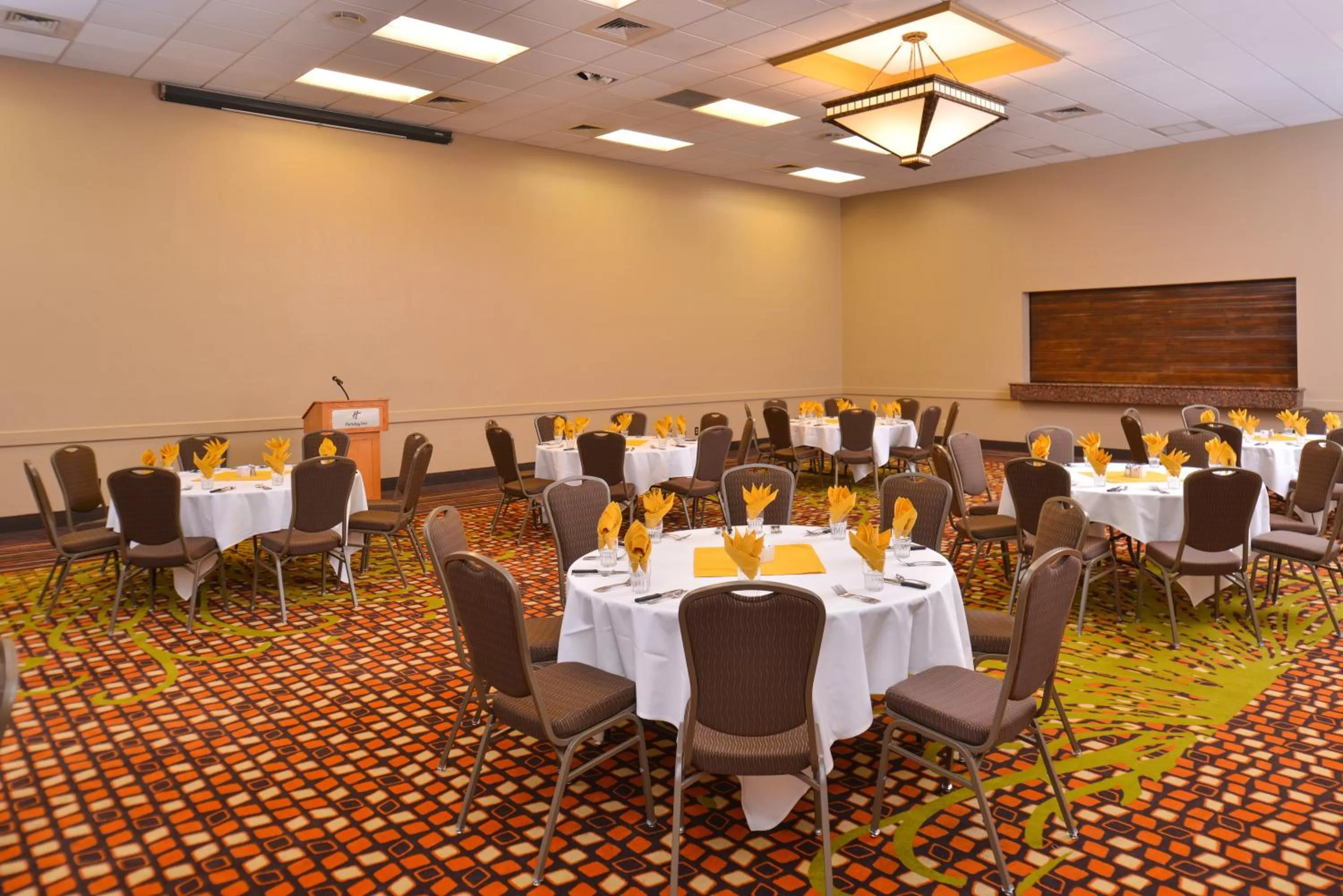 Meeting/conference room in Ramada Plaza by Wyndham Sheridan Hotel & Convention Center