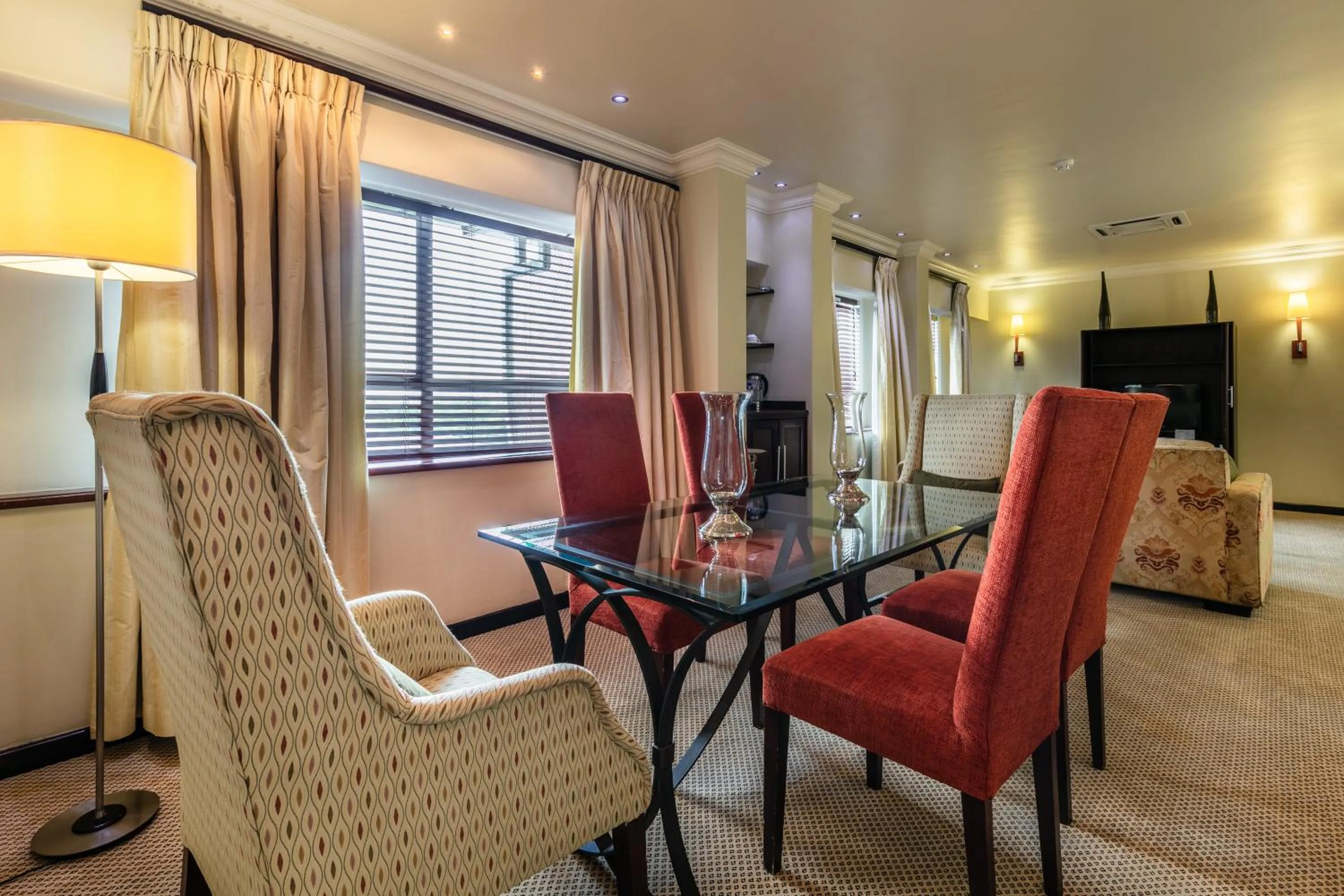 Dining area in Cresta President Hotel