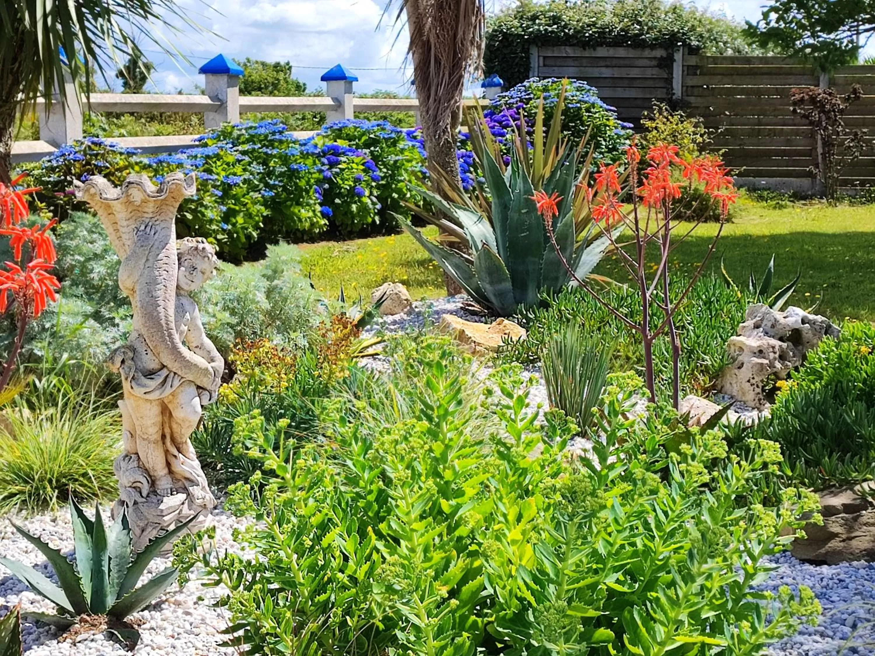 Garden in Chambres d'Hôtes "Les Hauts Vents"