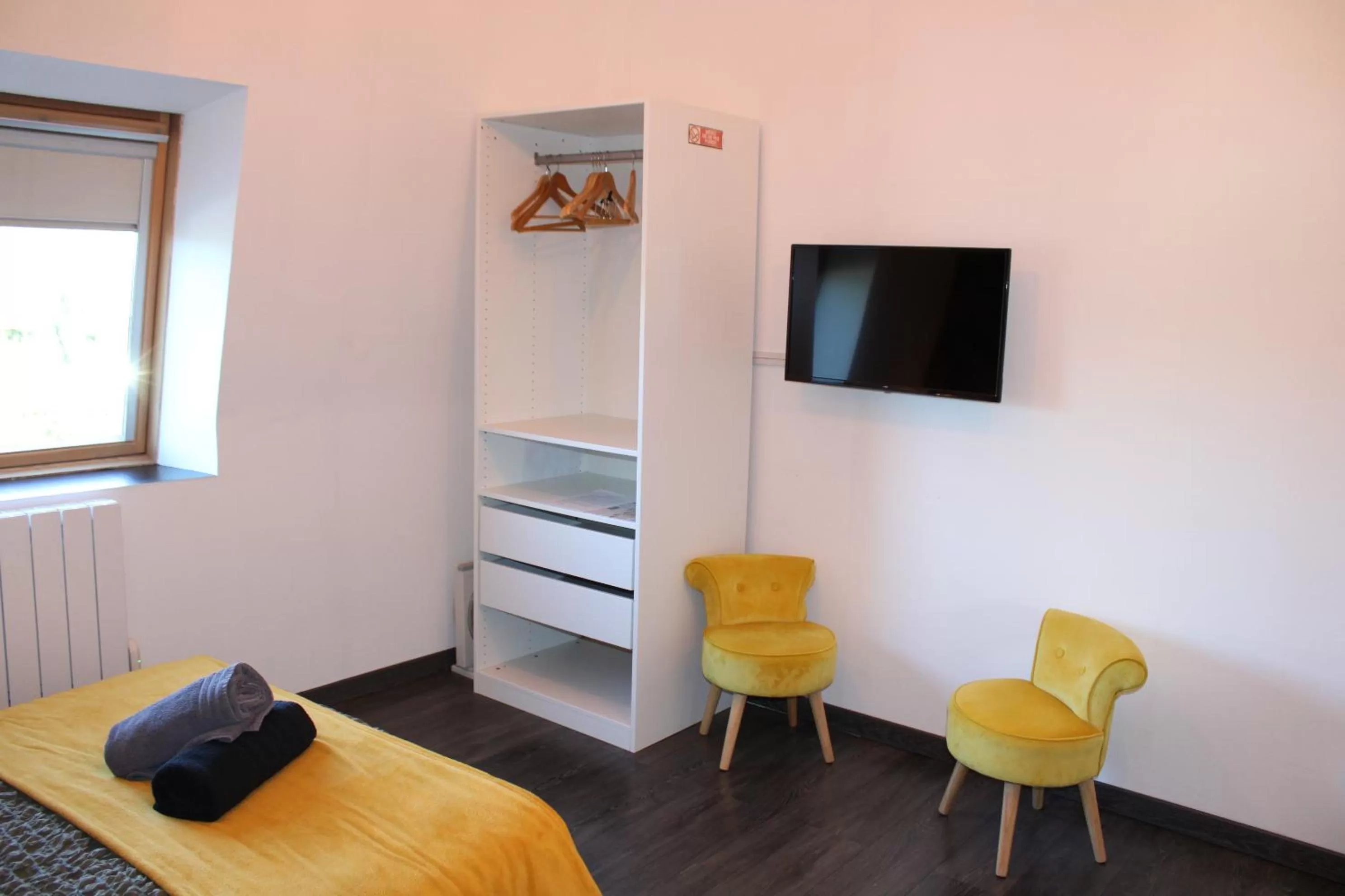 TV and multimedia, Bed in Chambres d'Hôte Dijon Clair de Lune Adults Only