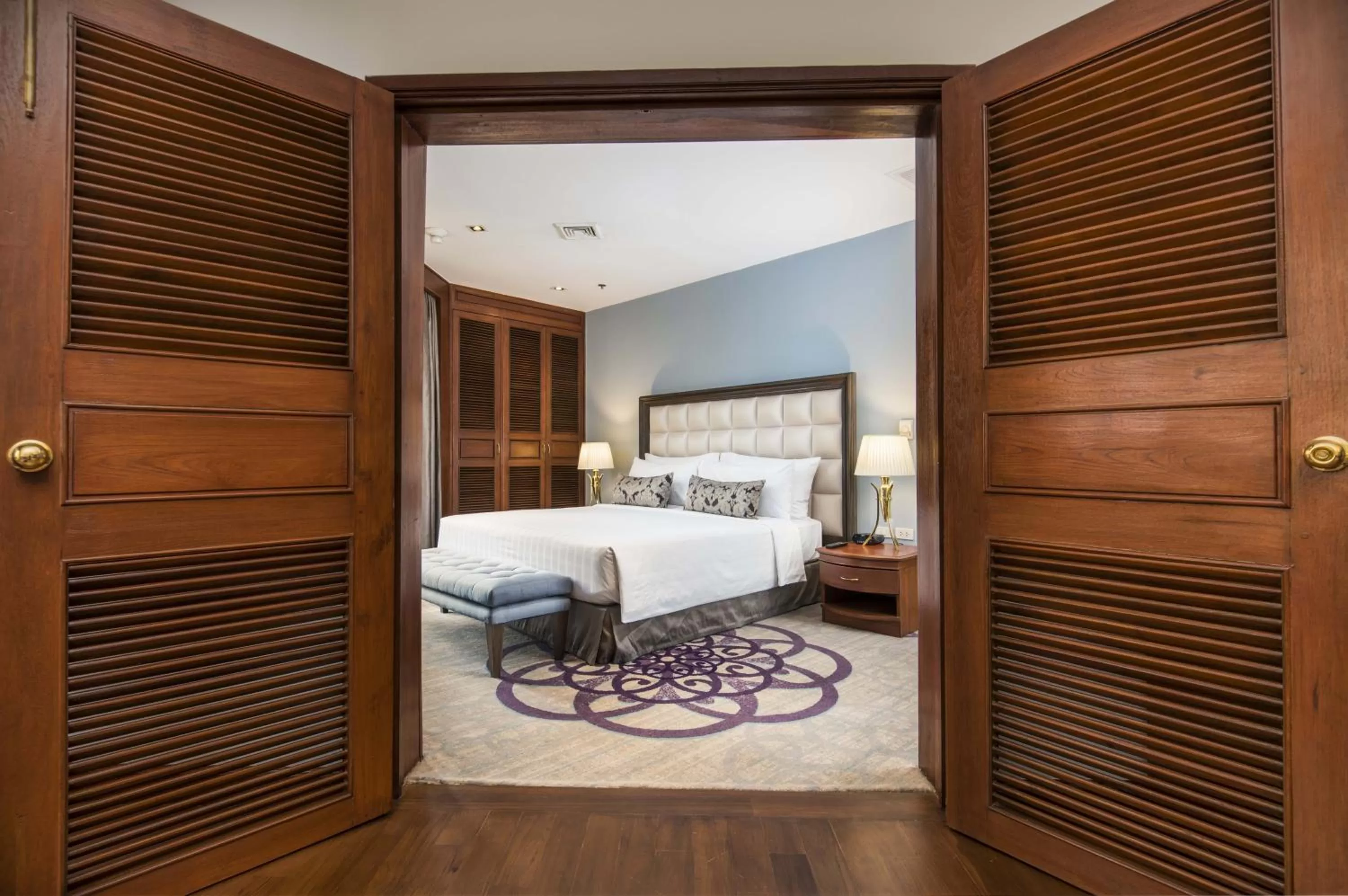 Bedroom, Bed in Chatrium Hotel Royal Lake Yangon