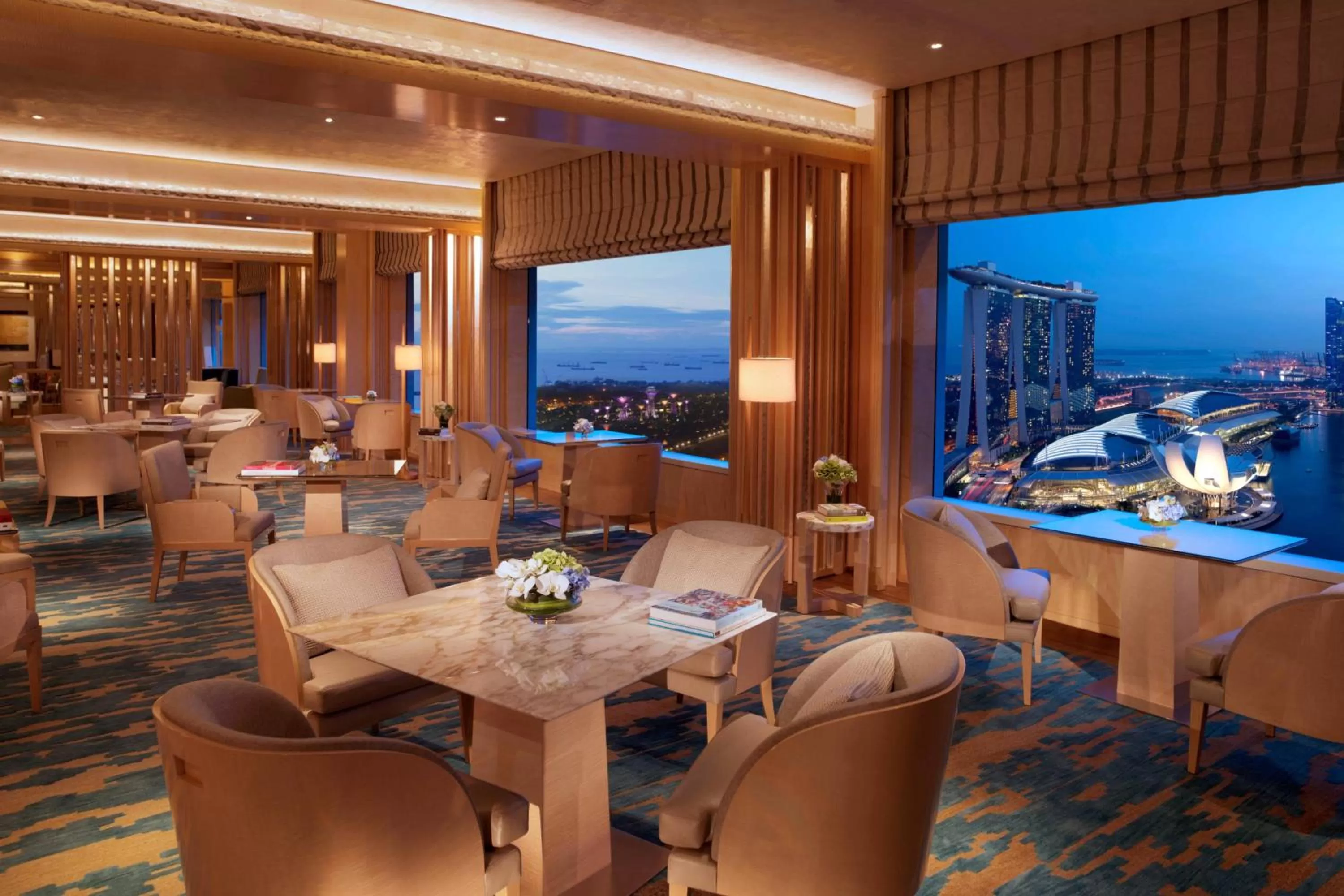 Lounge or bar in The Ritz-Carlton, Millenia Singapore