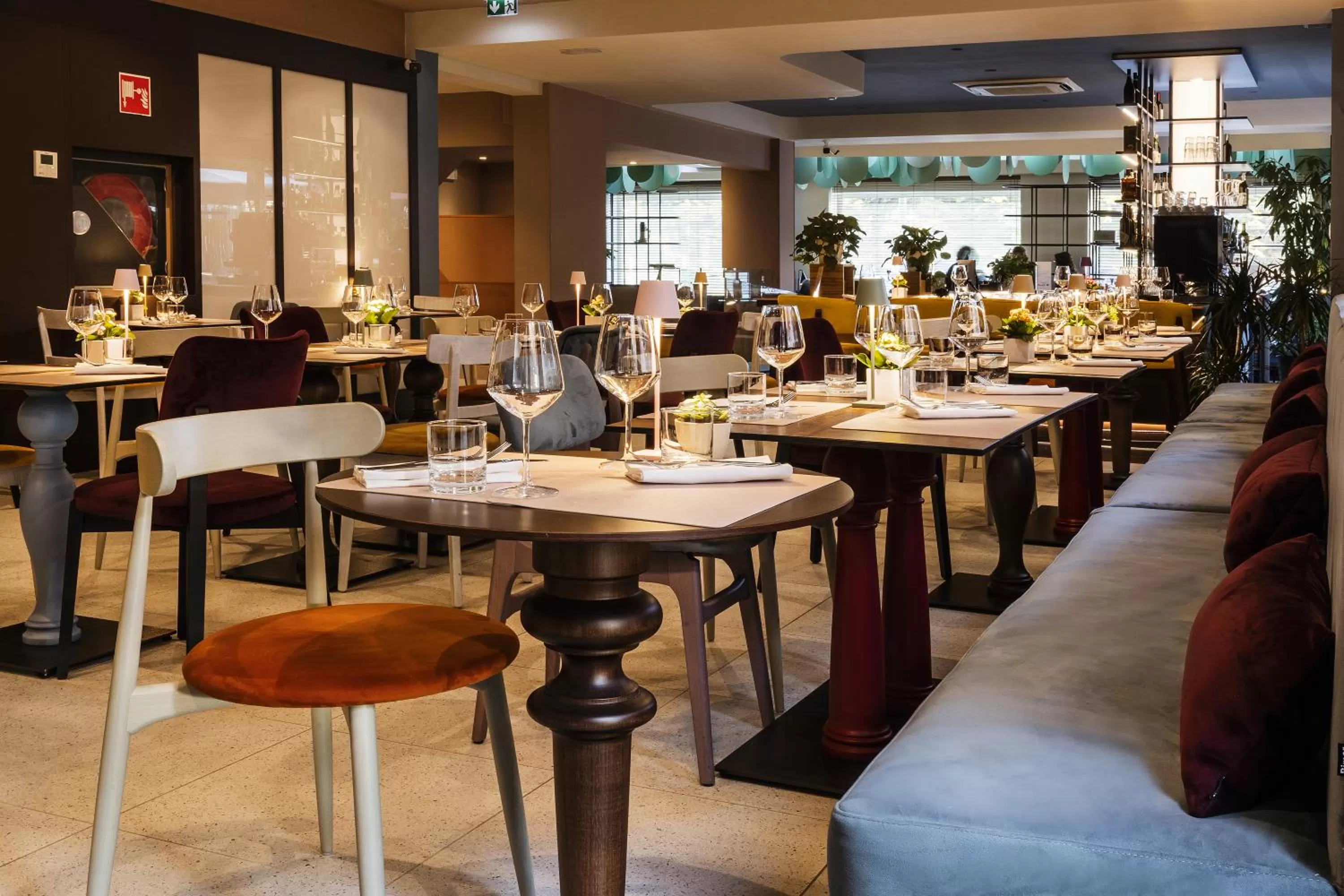 Restaurant/places to eat in Adesso Hotel