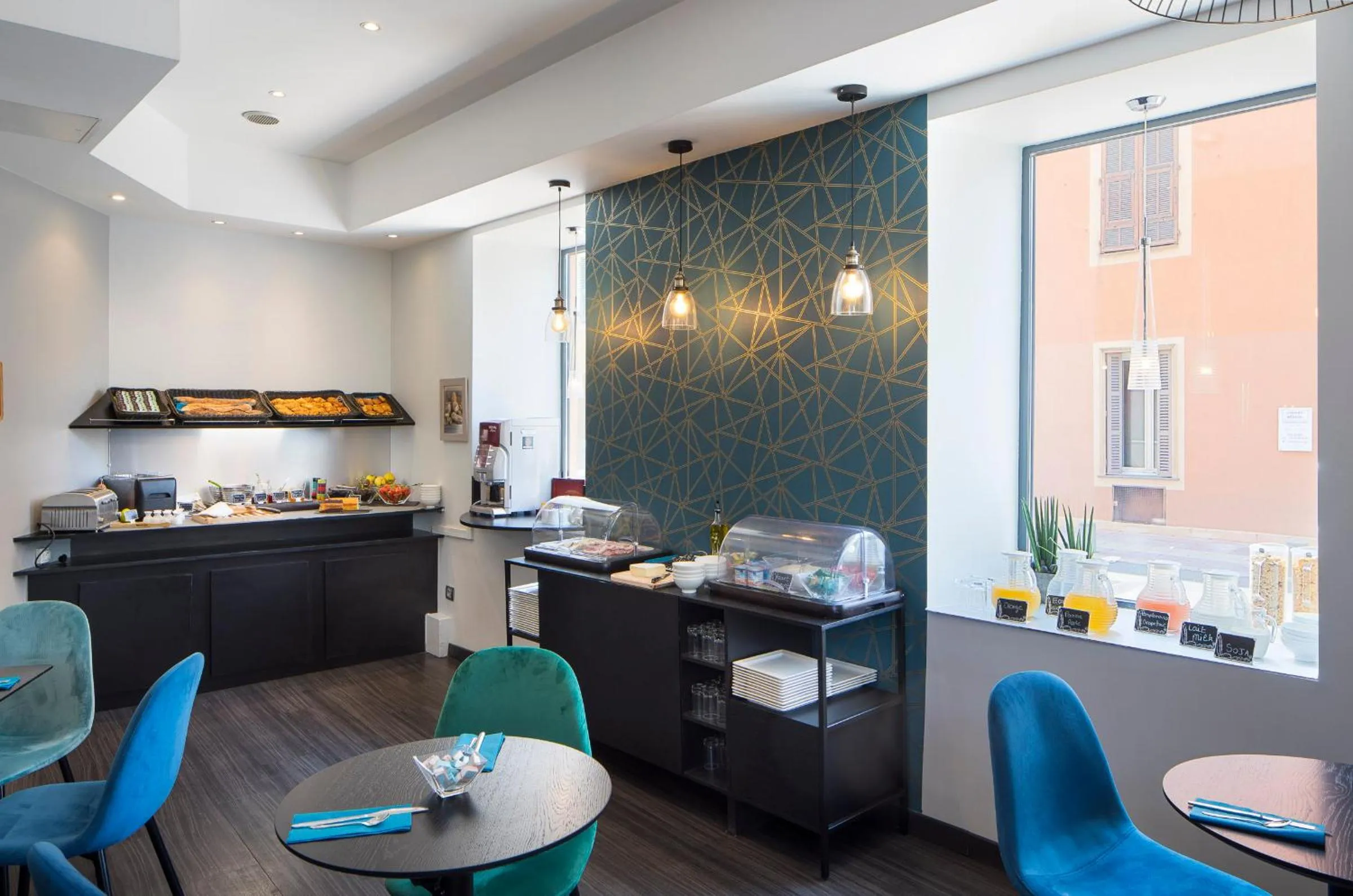 Food and drinks in Hôtel Relais Acropolis