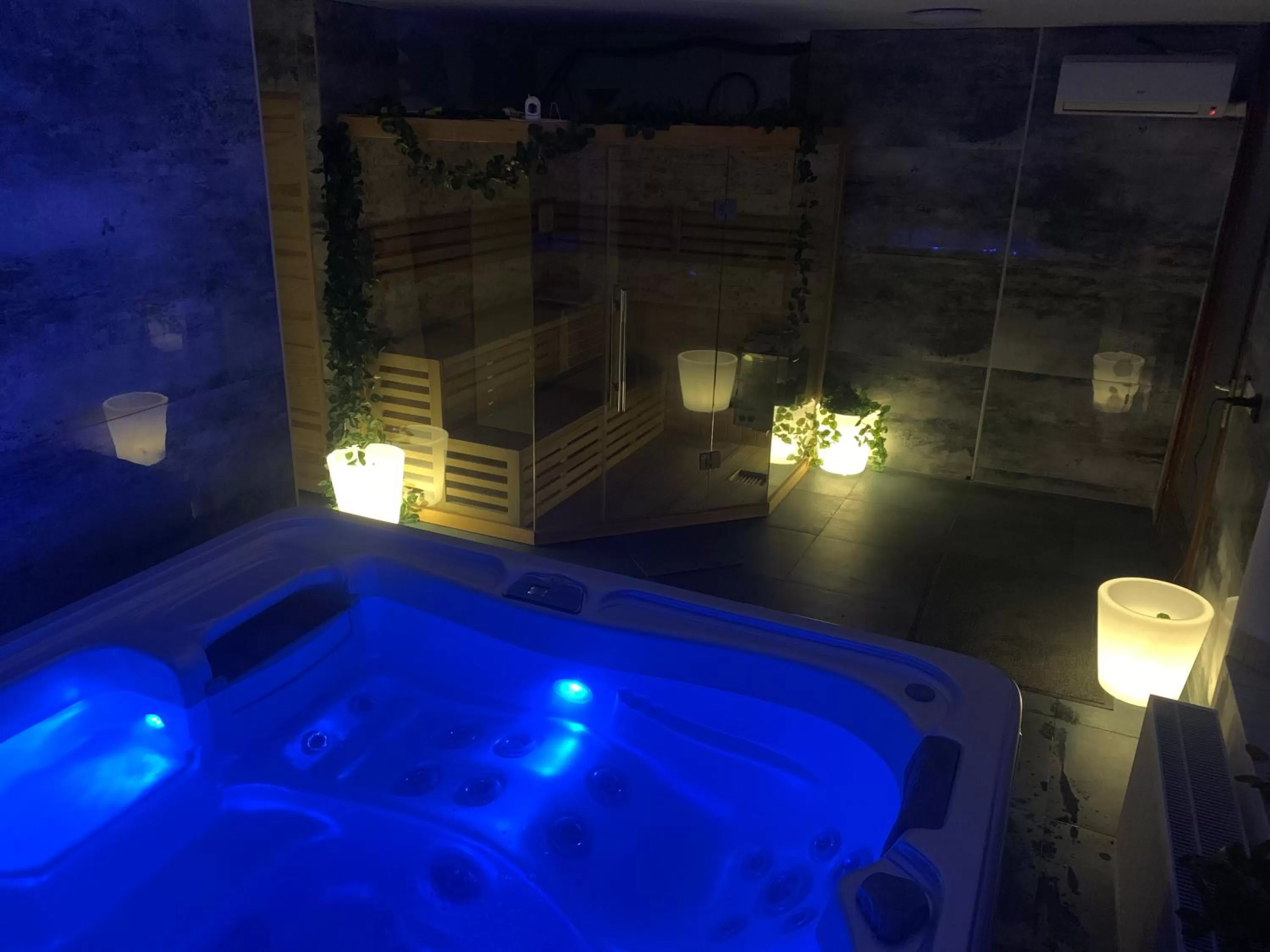 Hot Tub in Várfal Wellness Panzió