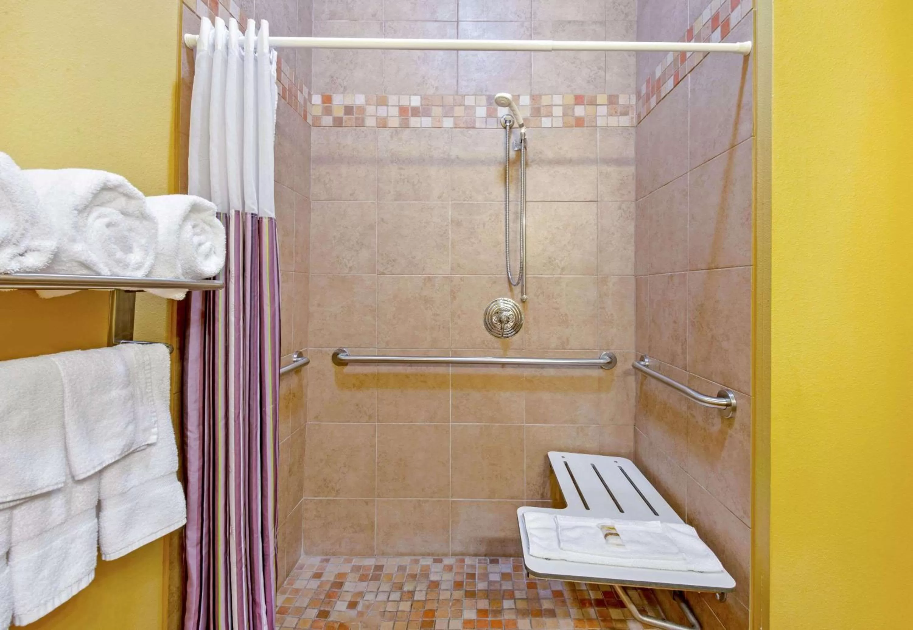 Bathroom in La Quinta by Wyndham Eastland