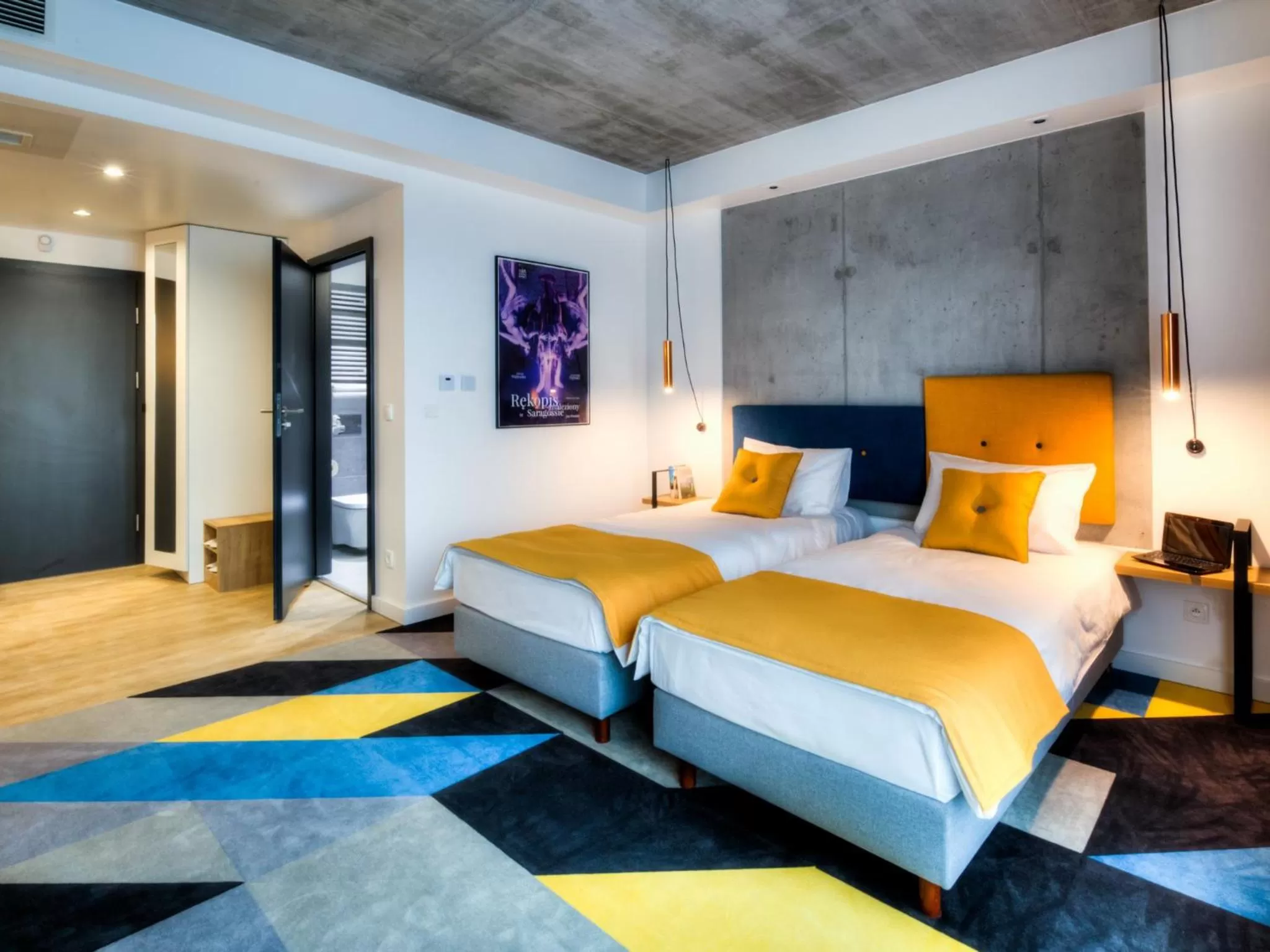 Photo of the whole room, Bed in Lwowska 1