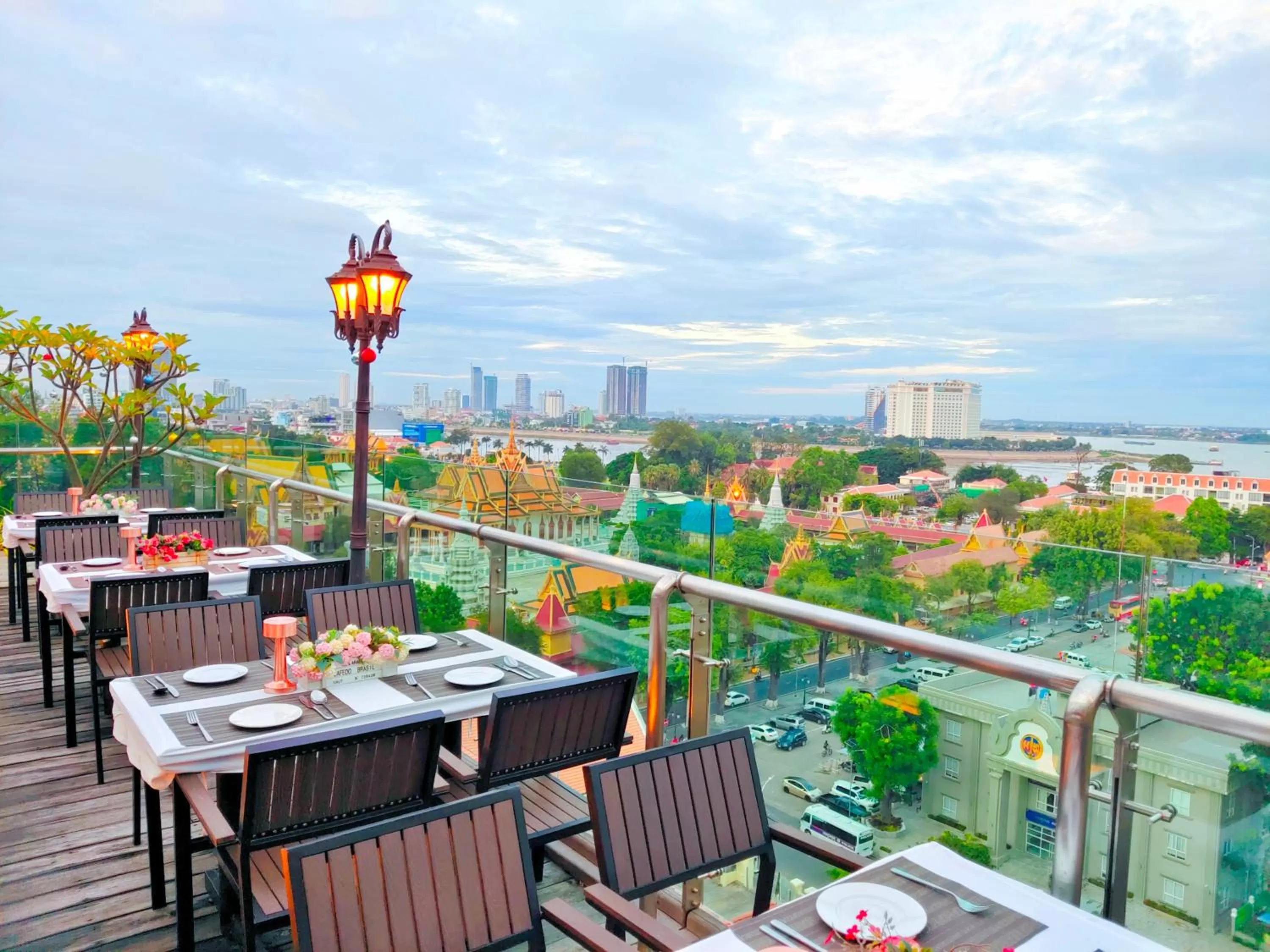 Restaurant/places to eat in Le Botum Hotel