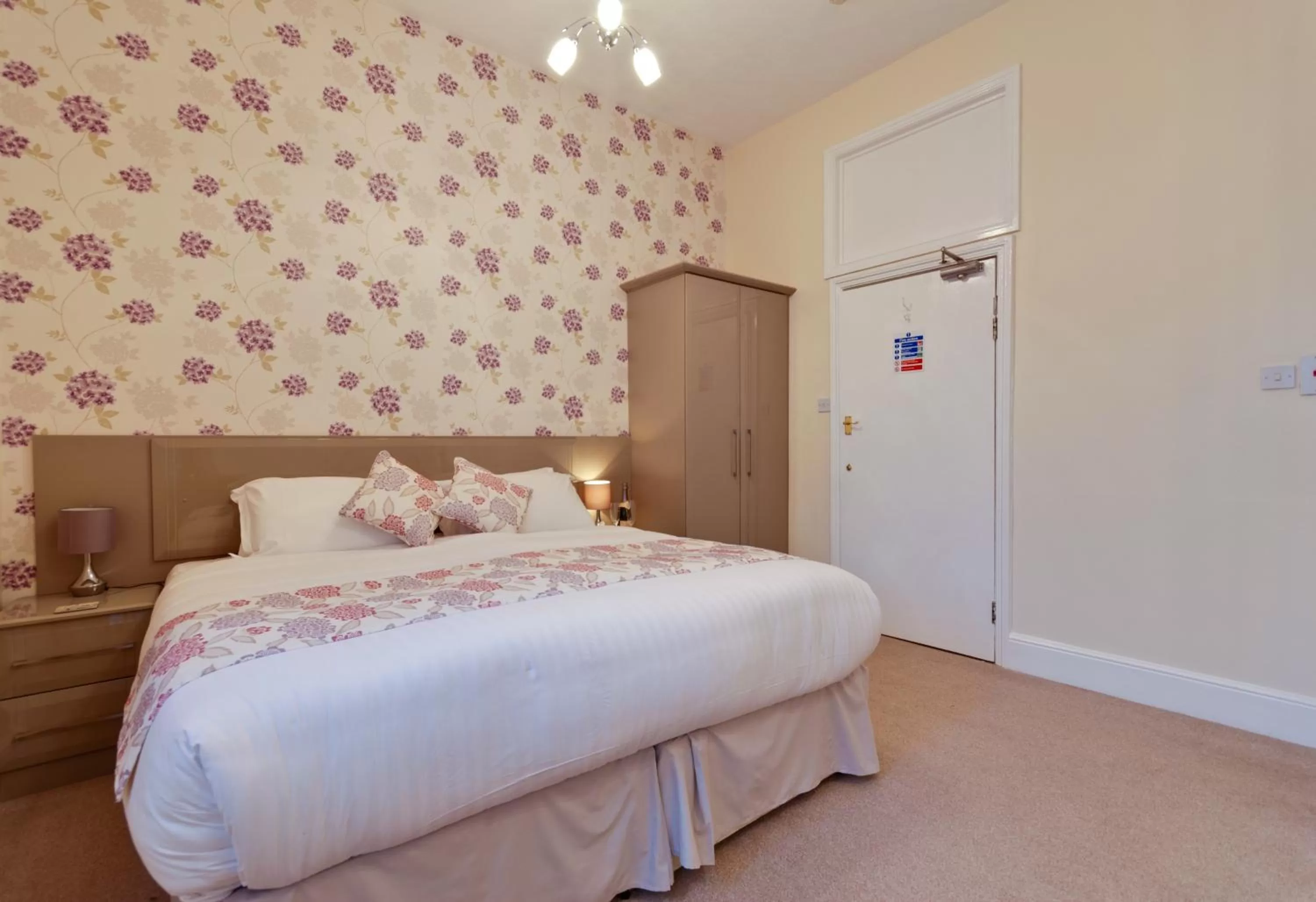 Decorative detail, Bed in Lauriston & Lawton Court Hotel