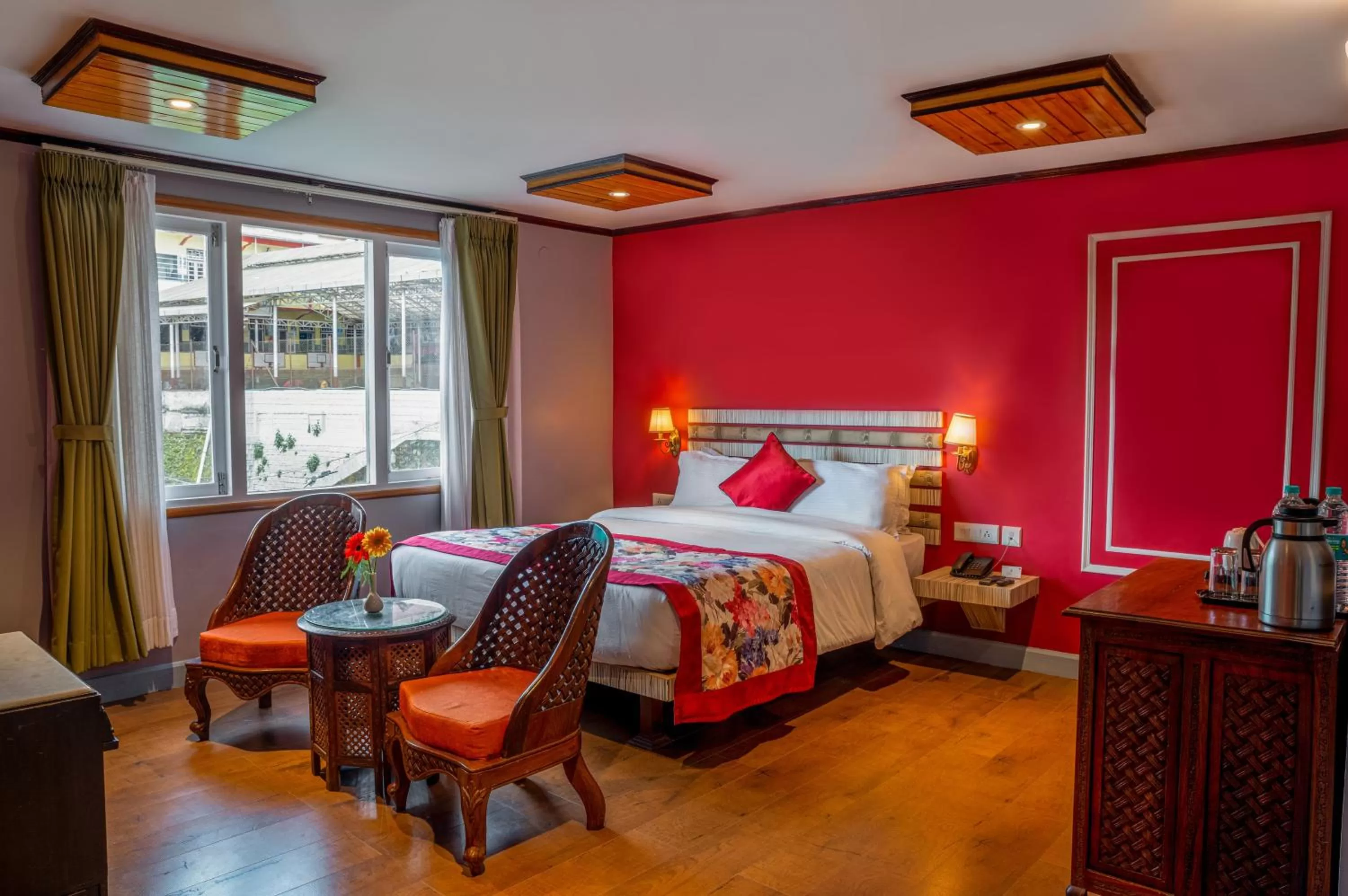 Photo of the whole room, Bed in Mount Conifer Suites & Spa