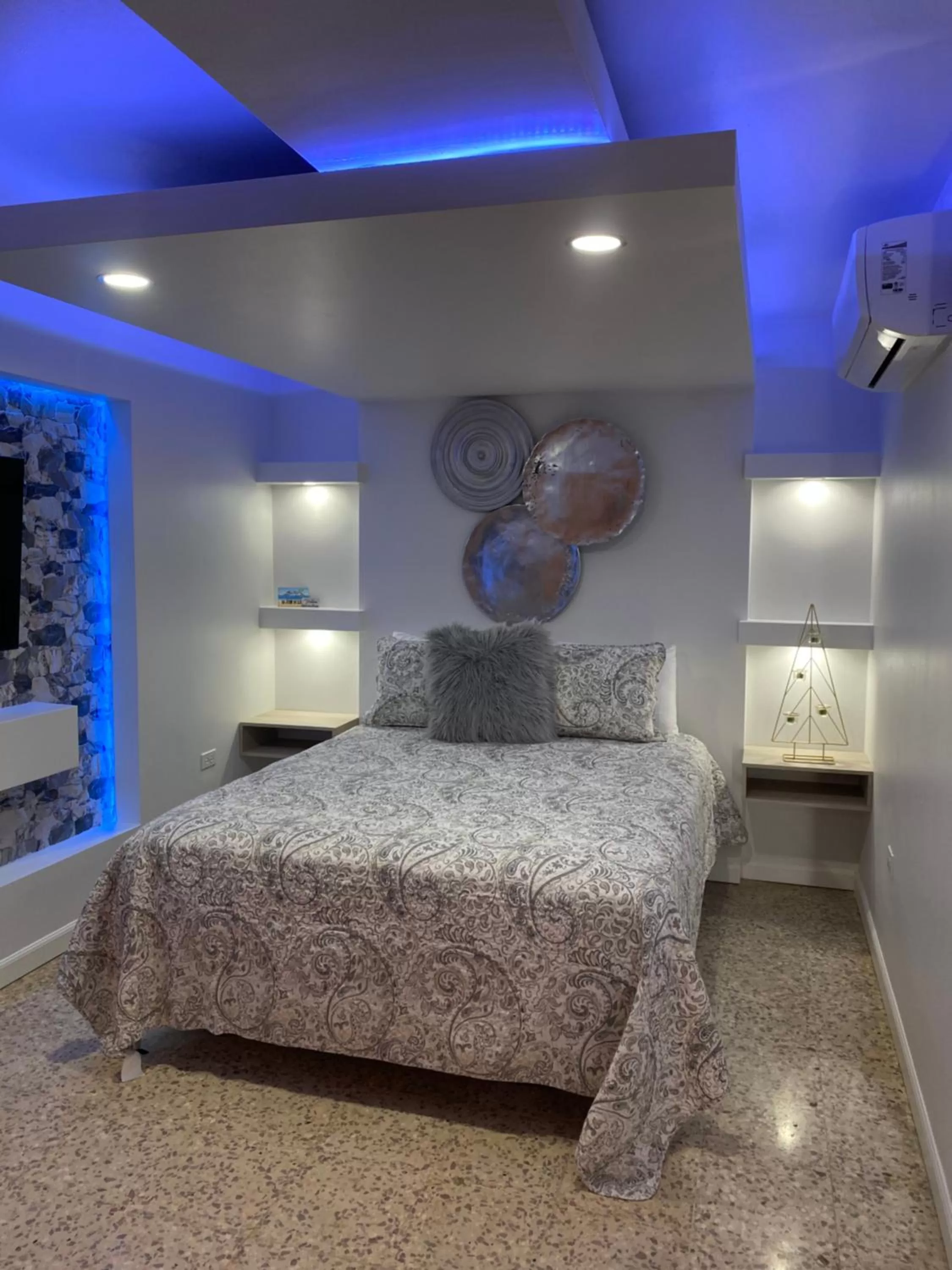 Bed in Itza-Bella Suites