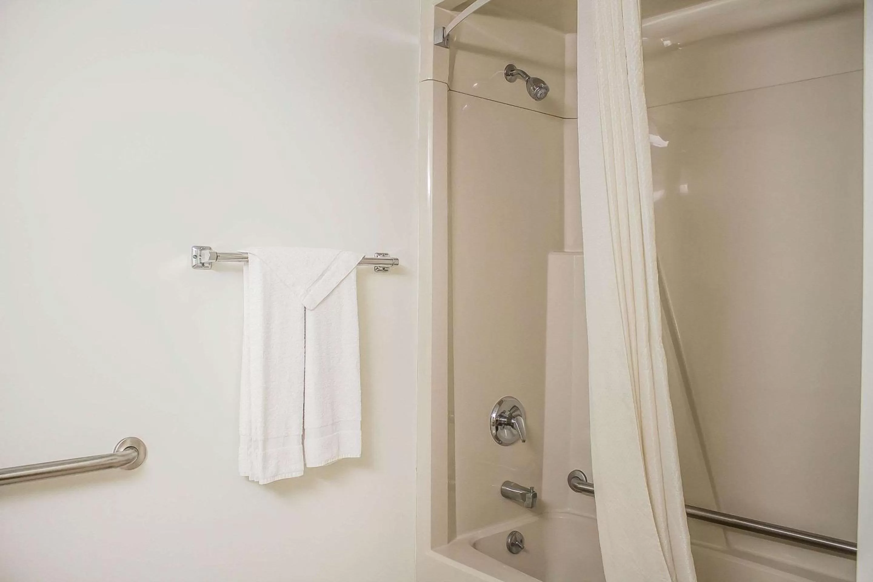 Bathroom in Econo Lodge Menomonie On The Bay