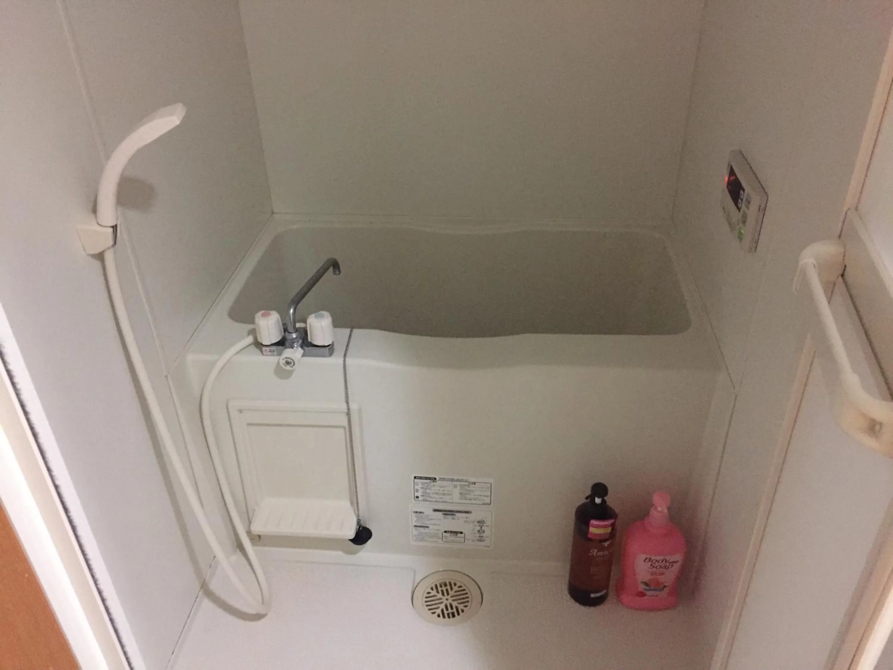 Shower in Sophiearth Apartment