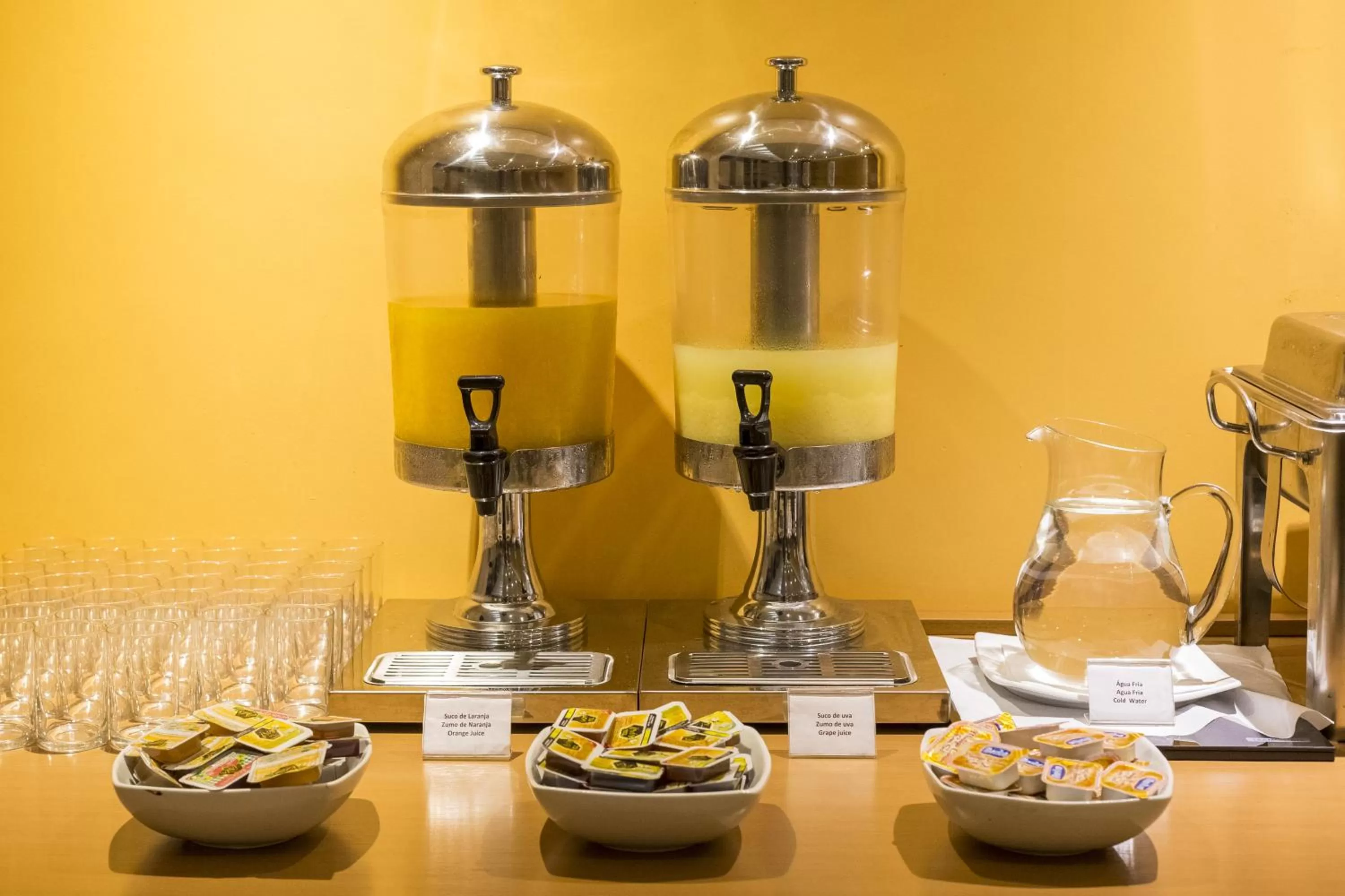 Food and drinks in Pompeu Rio Hotel