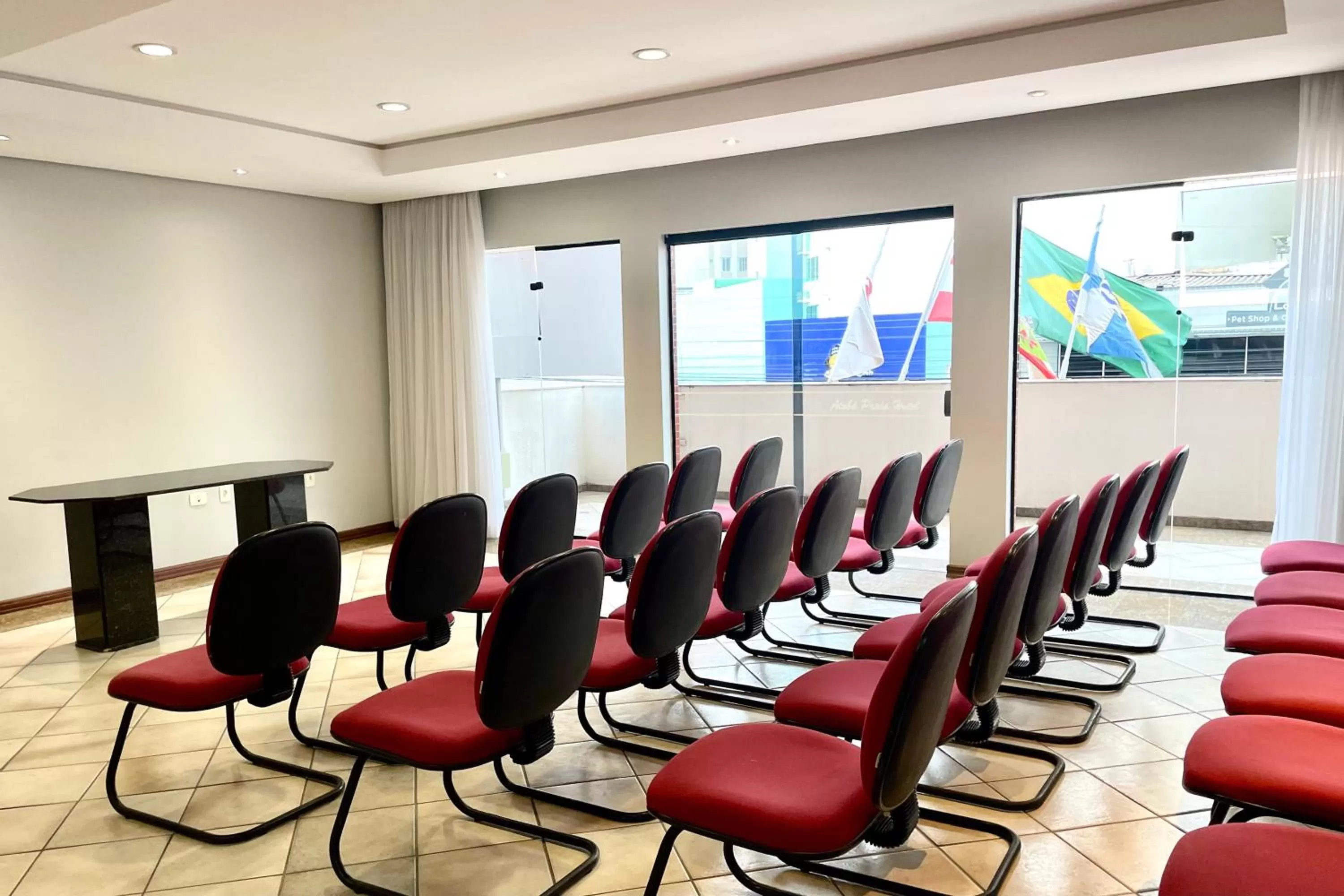 Meeting/conference room in Atobá Praia Hotel