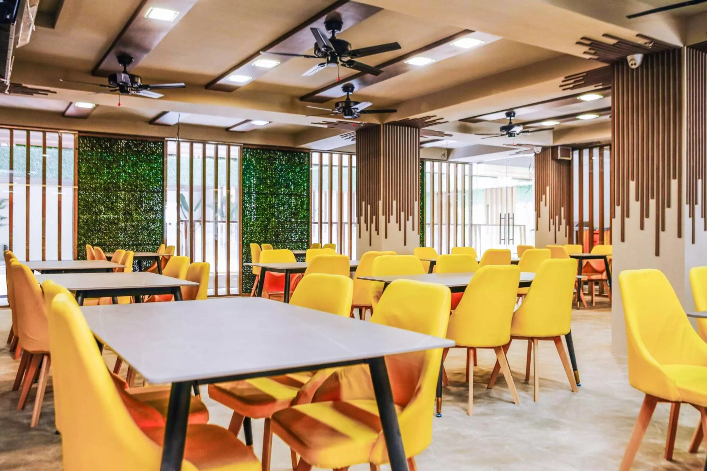 Restaurant/places to eat in SureStay Studio by Best Western Clarkview Angeles City