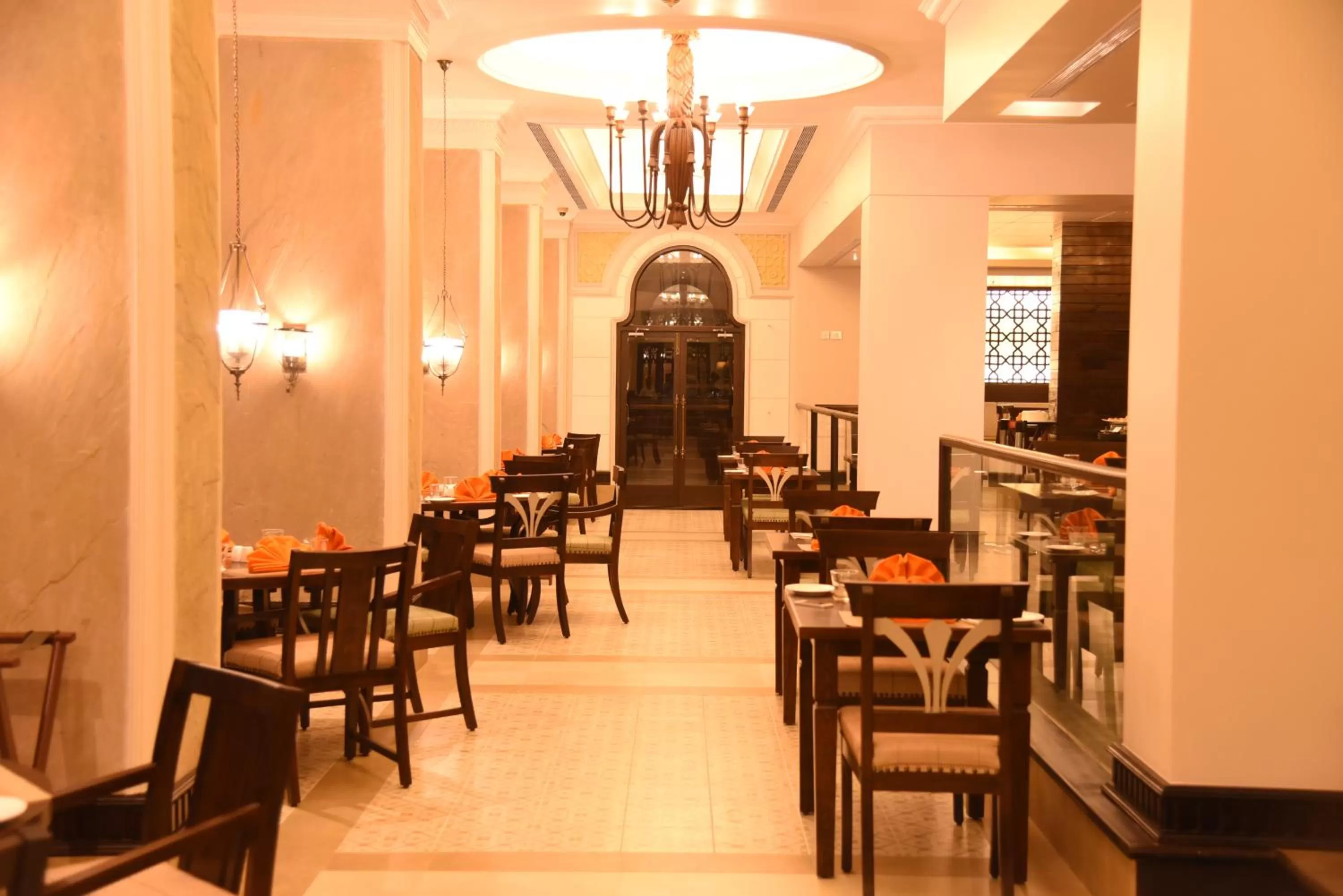 Restaurant/places to eat in The Gateway Hotel Beach Road, Calicut