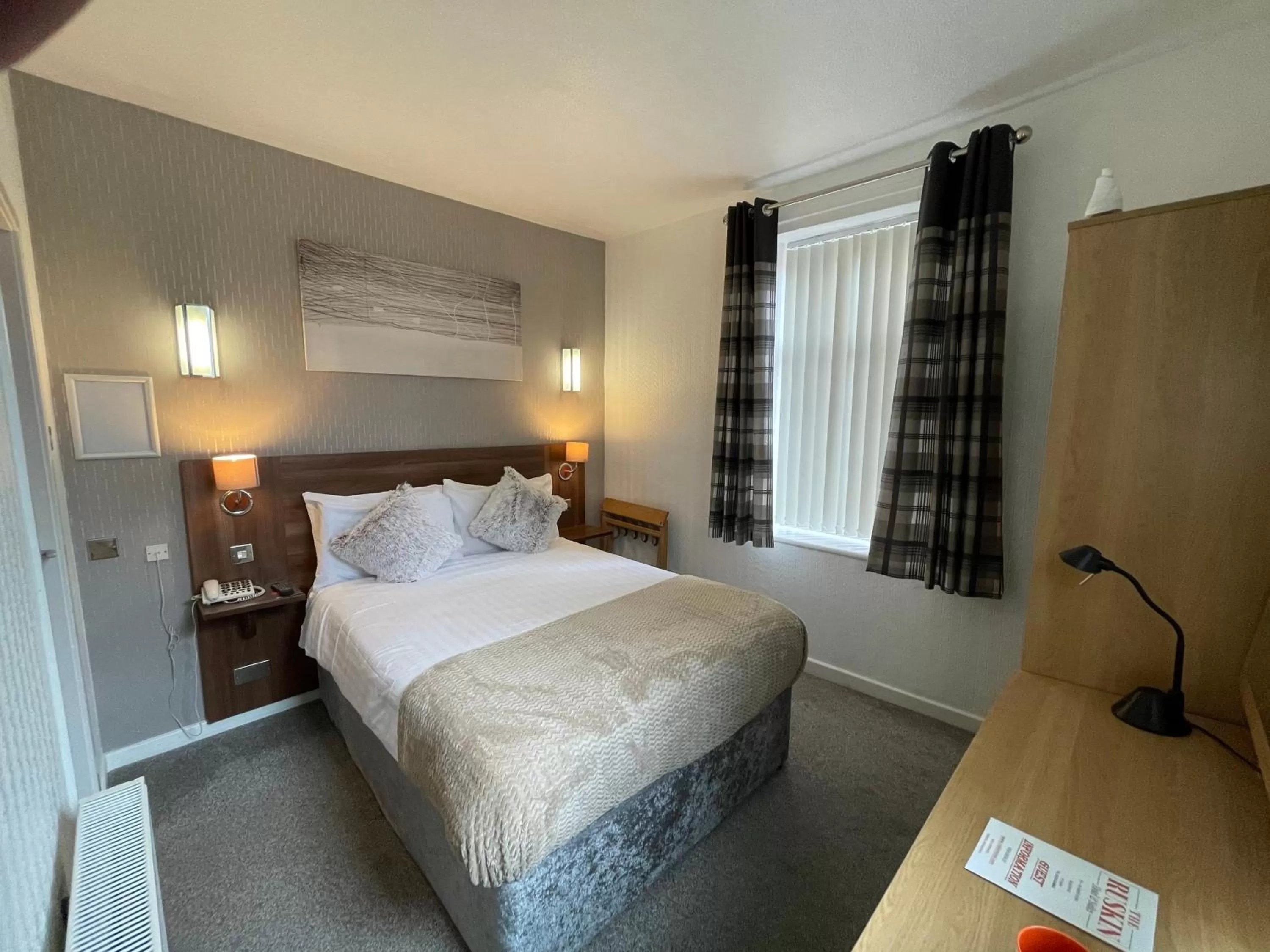 Bedroom, Bed in Ruskin Hotel