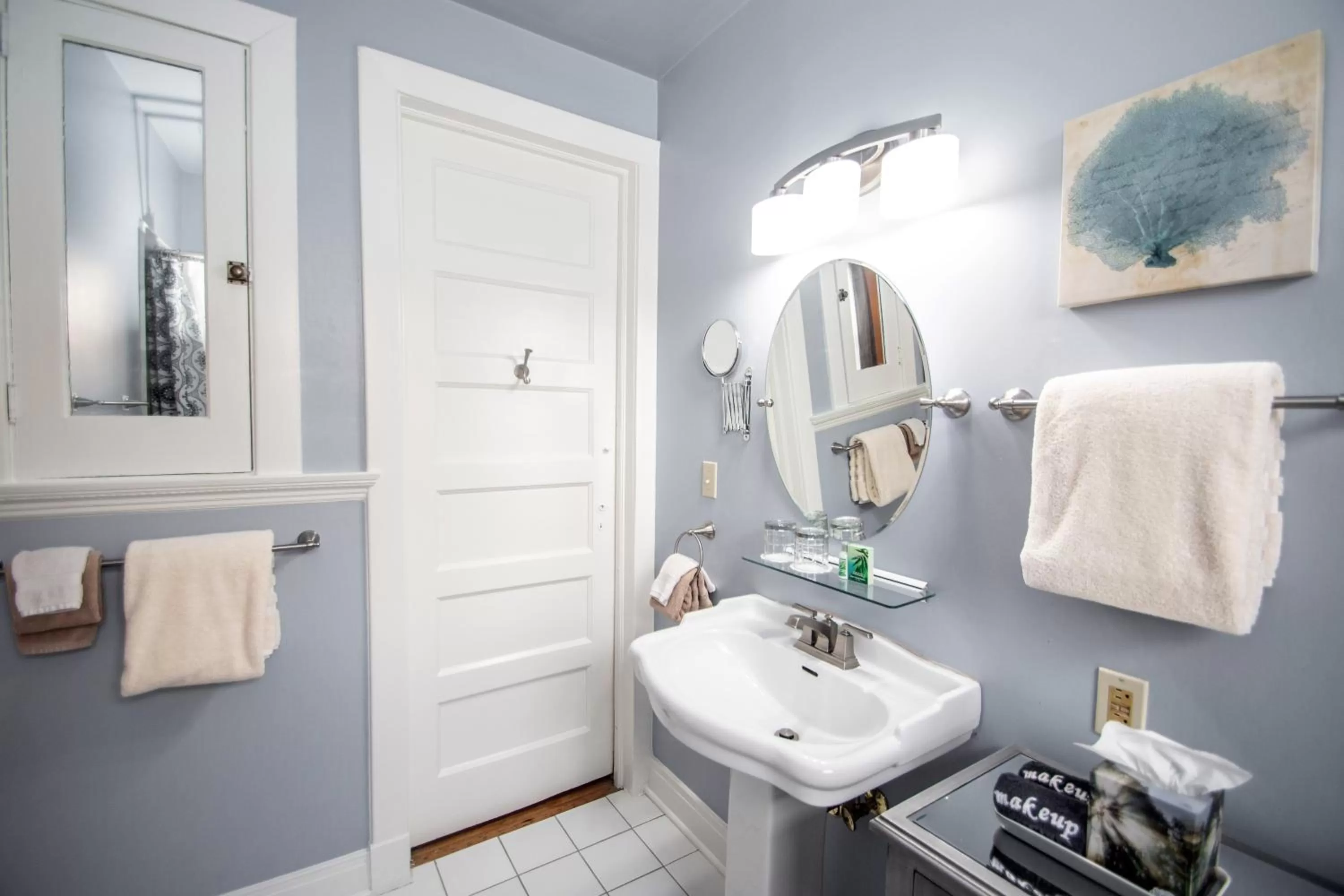 Bathroom in Looking Glass Inn