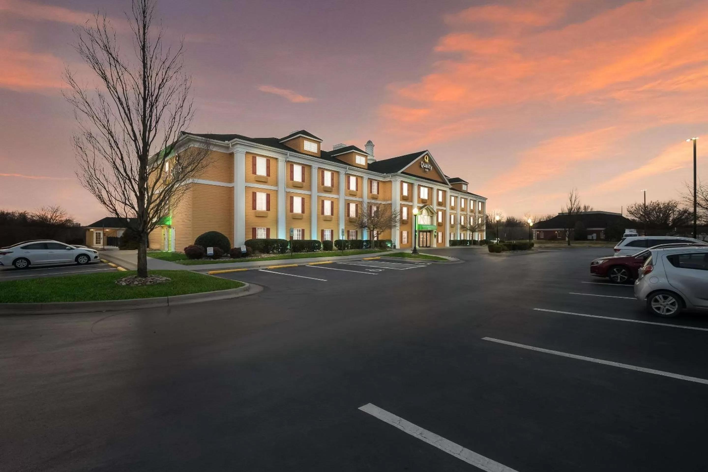 Property building in Quality Inn Alcoa Knoxville