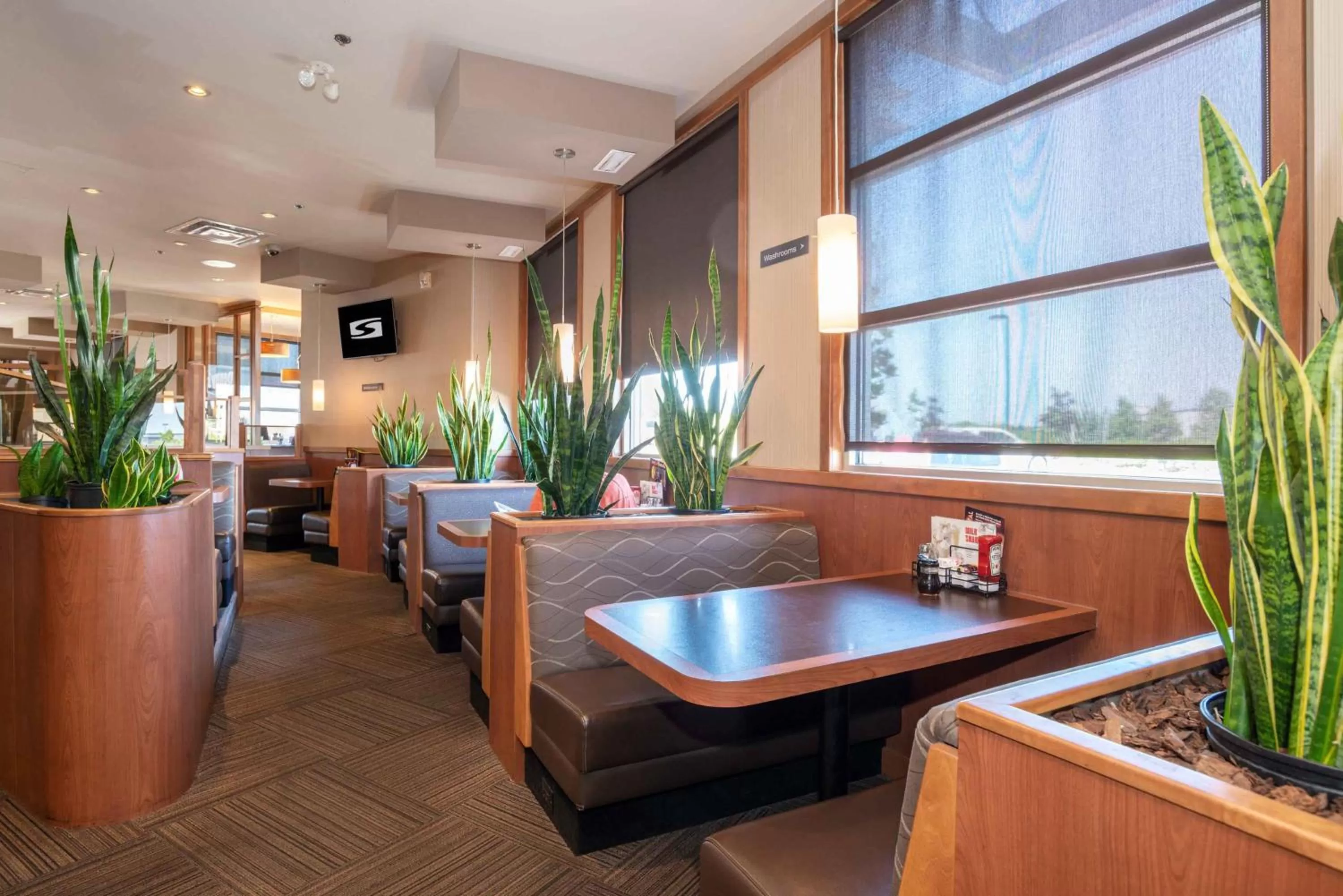 Restaurant/places to eat in Sandman Hotel Oakville