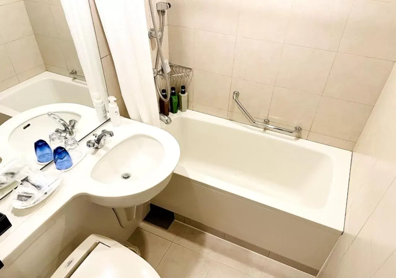 Standard Small Double Room - Non-Smoking in Hotel Metropolitan Tokyo Ikebukuro Standard Small Double Room - Non-Smoking in Hotel Metropolitan Tokyo Ikebukuro