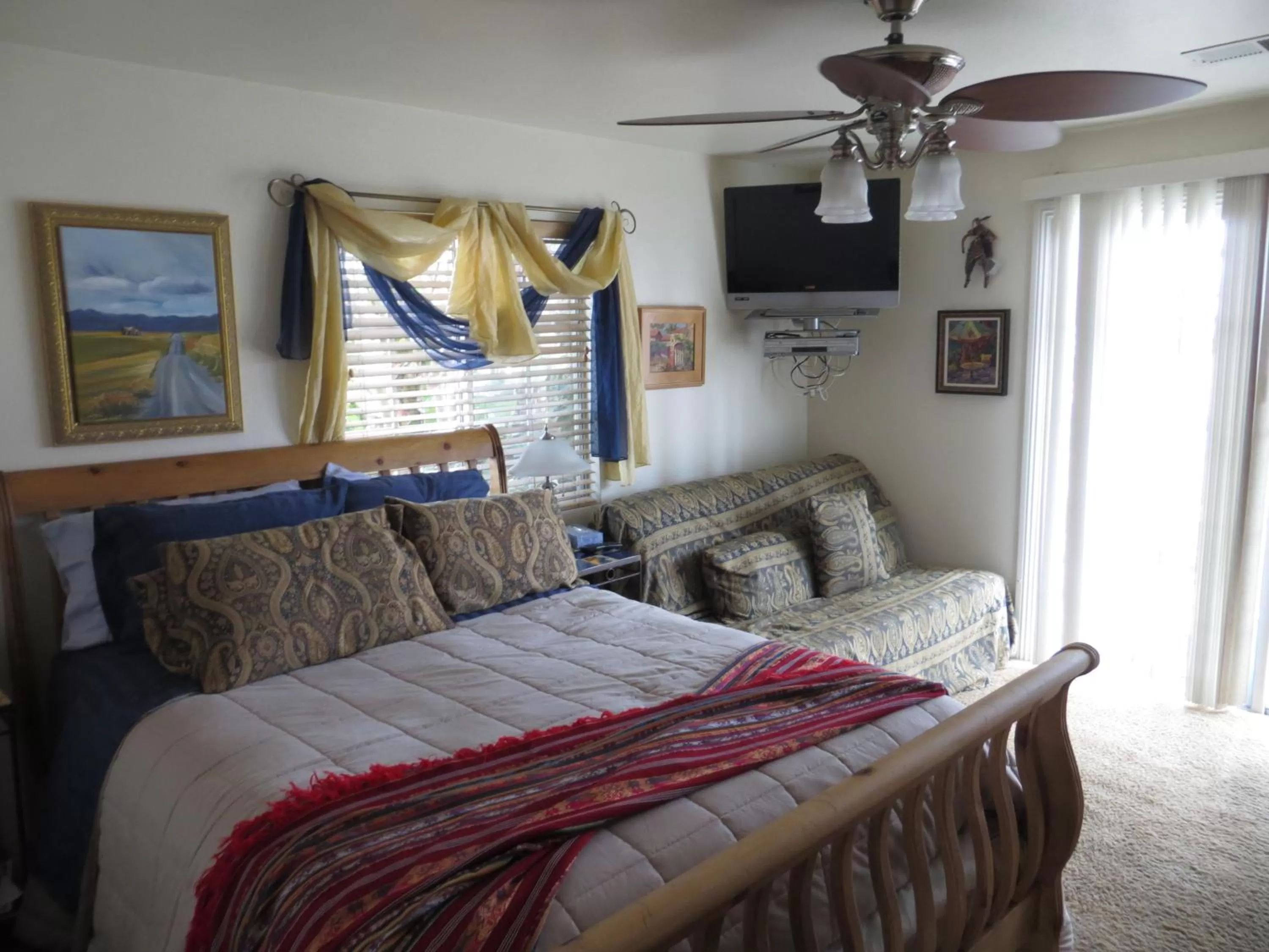 Bed in Always Inn San Clemente Bed & Breakfast by Elevate Rooms