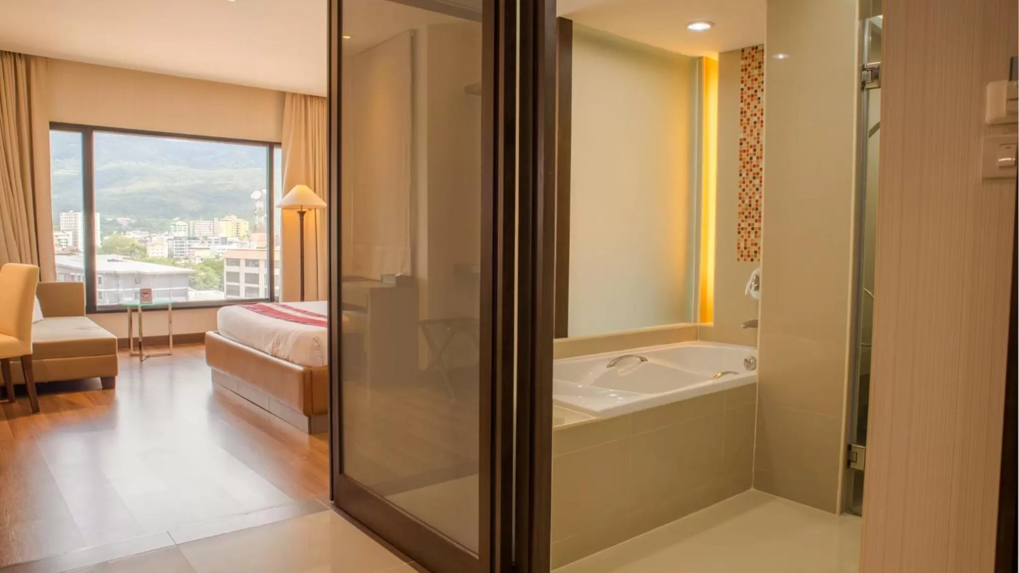 Bathroom, Bed in Chiangmai Grandview Hotel & Convention Center