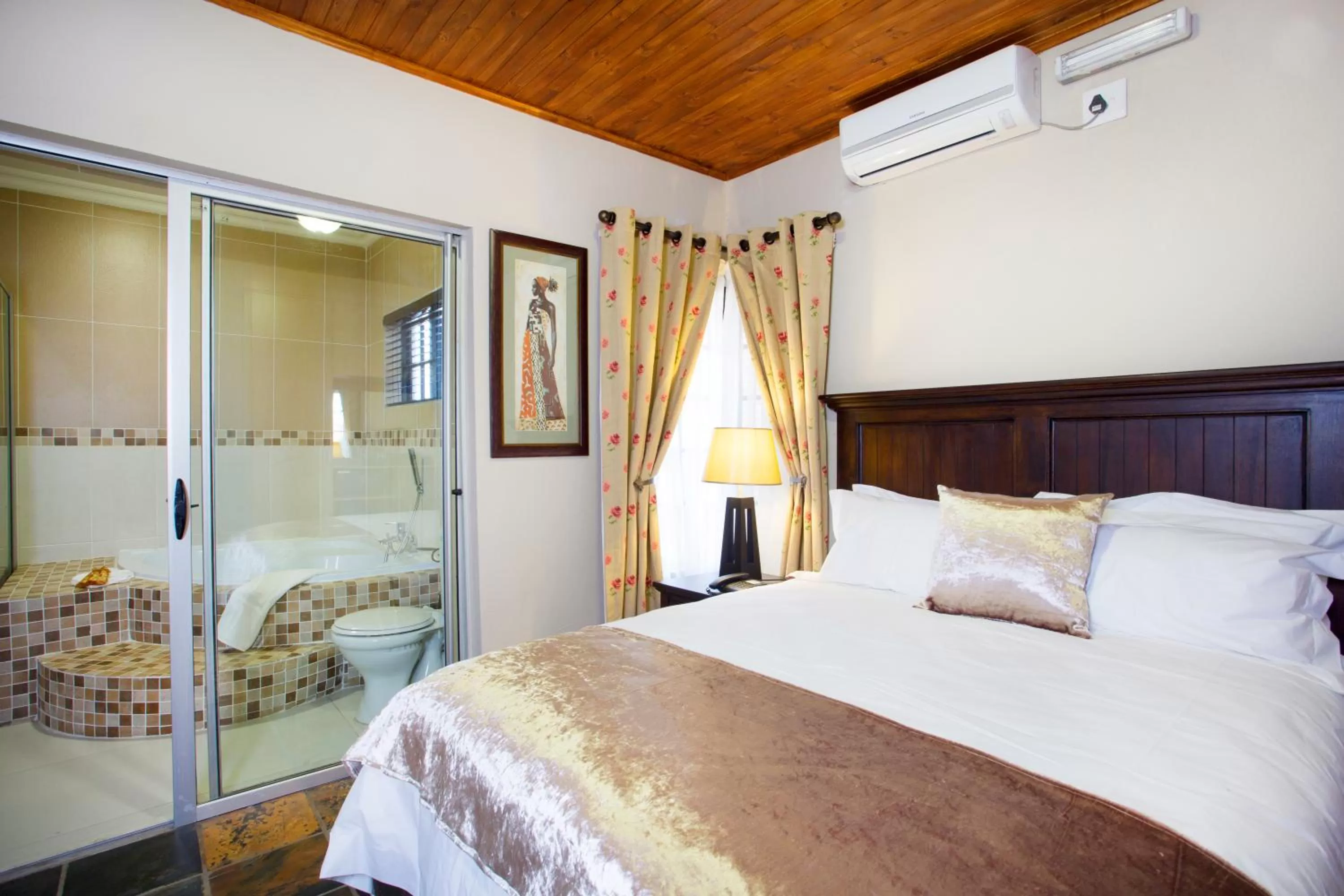 Bedroom, Bed in Eco Park Lodge