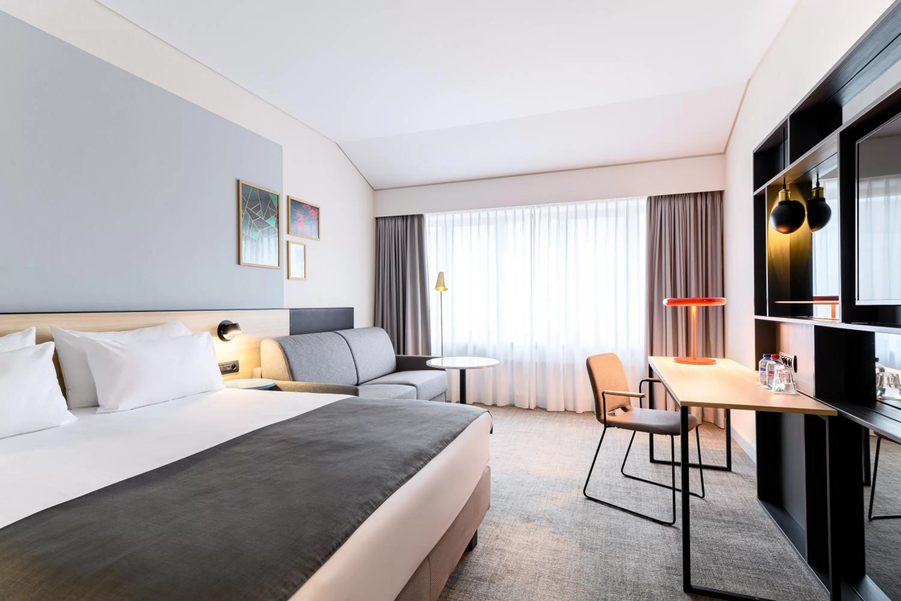 Photo of the whole room, Bed in Holiday Inn Hasselt by IHG