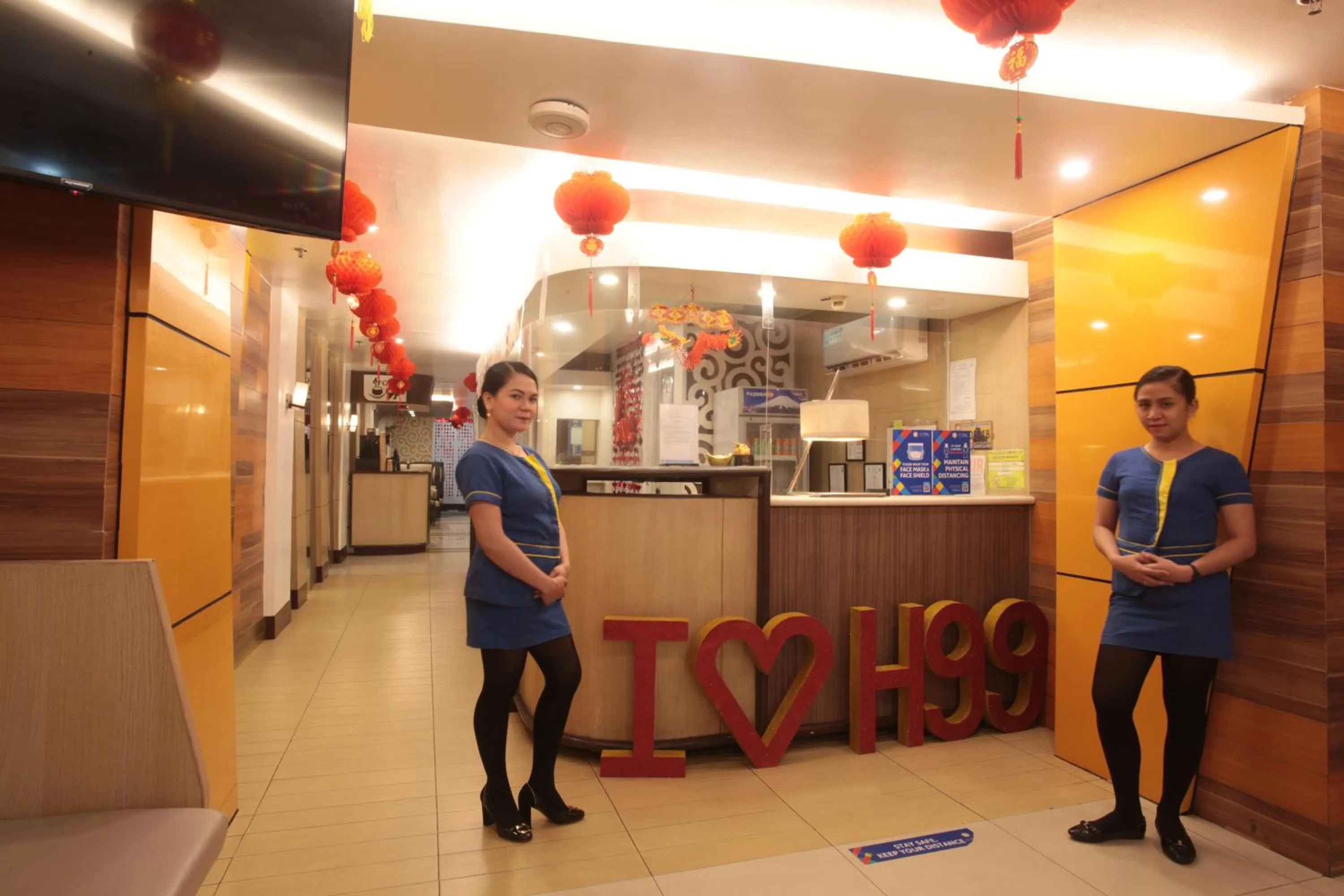 Staff in Hotel 99 Monumento