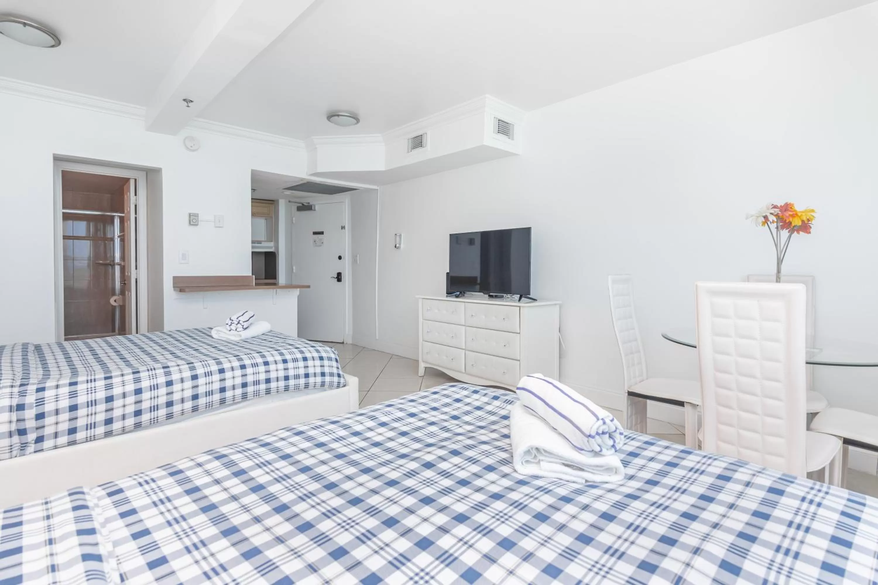 Photo of the whole room, Bed in Girasole Rentals