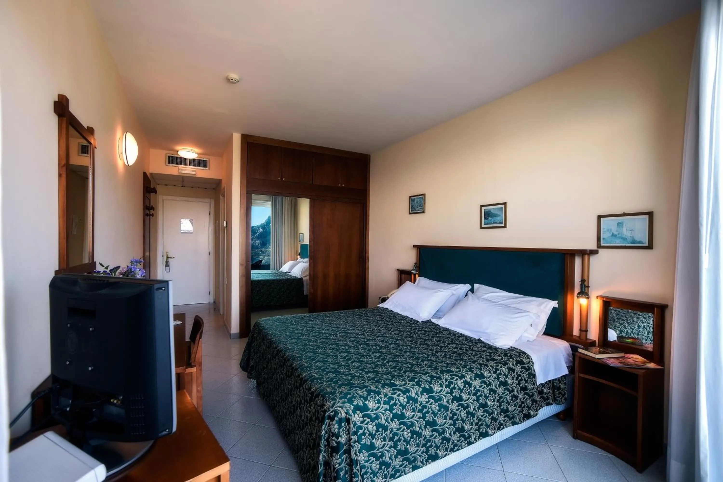 Photo of the whole room, Bed in Hotel Graal